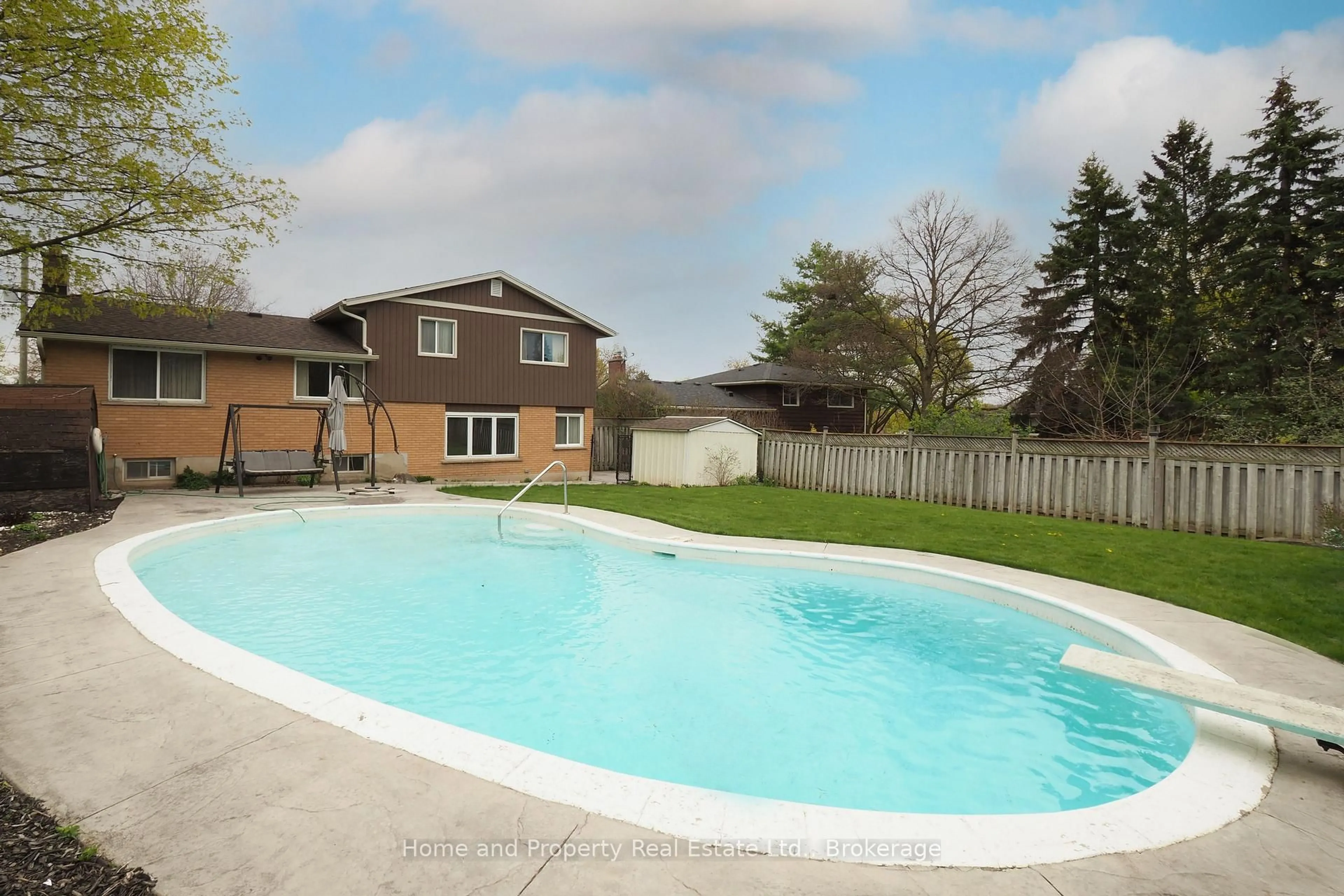 Pool for 76 Cloverdale Cres, Kitchener Ontario N2M 4X2