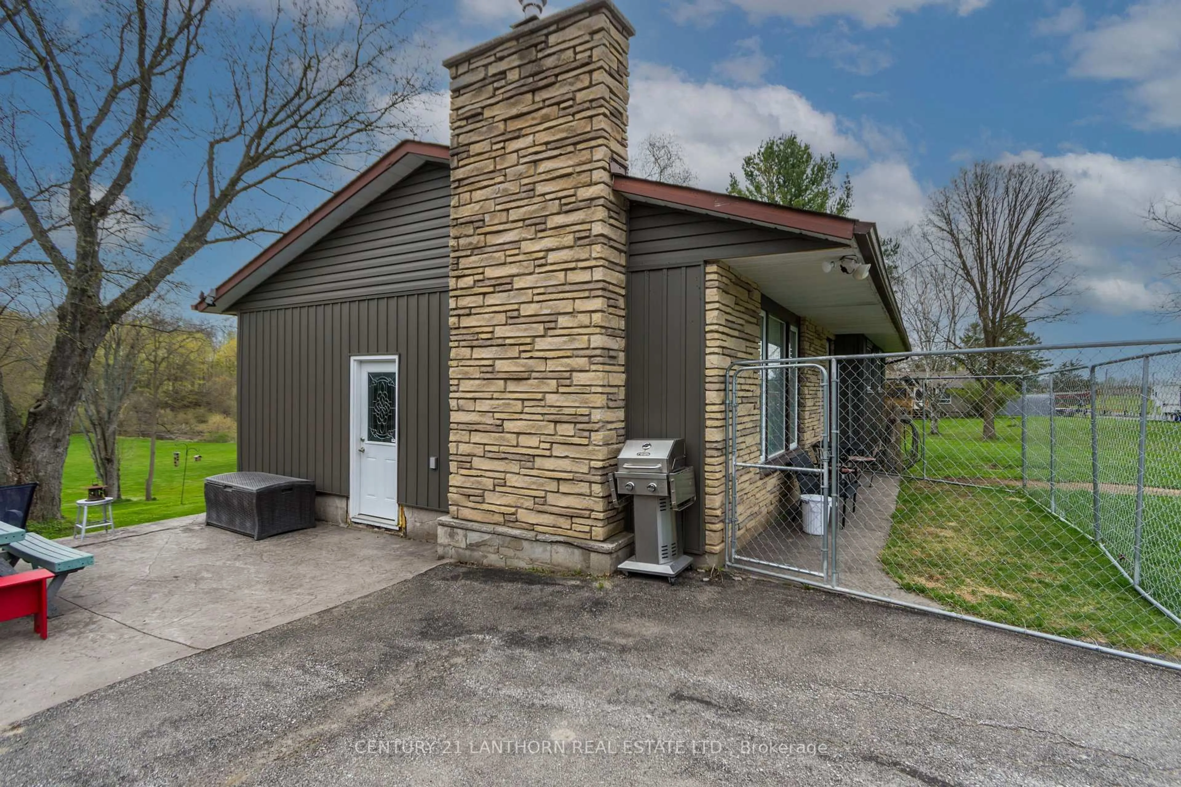 Patio, building for 1123 Old Wooler Rd, Brighton Ontario K0K 1R0