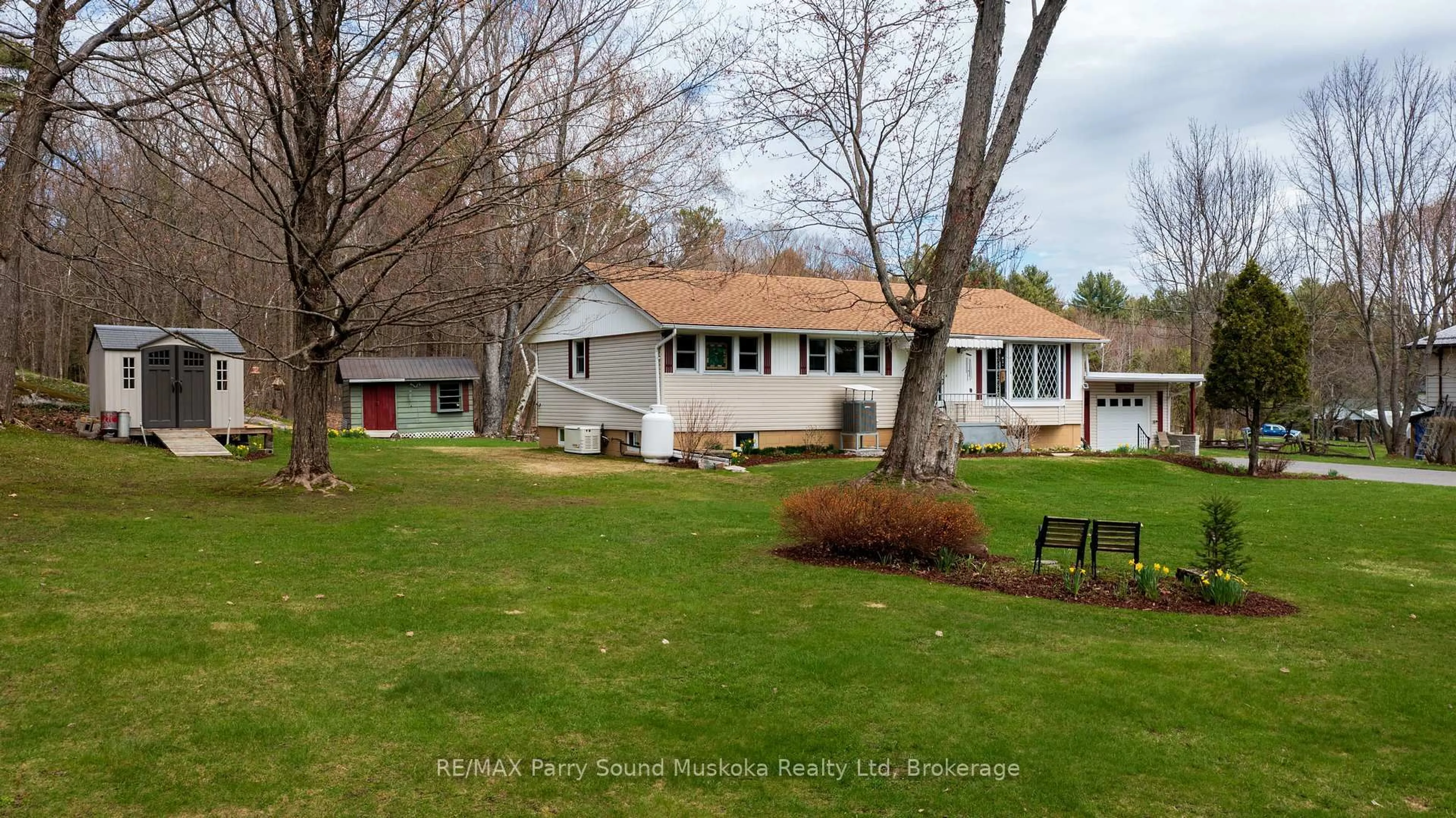 A pic from outside/outdoor area/front of a property/back of a property/a pic from drone, street for 137 Hammel Ave, McDougall Ontario P0G 1G0