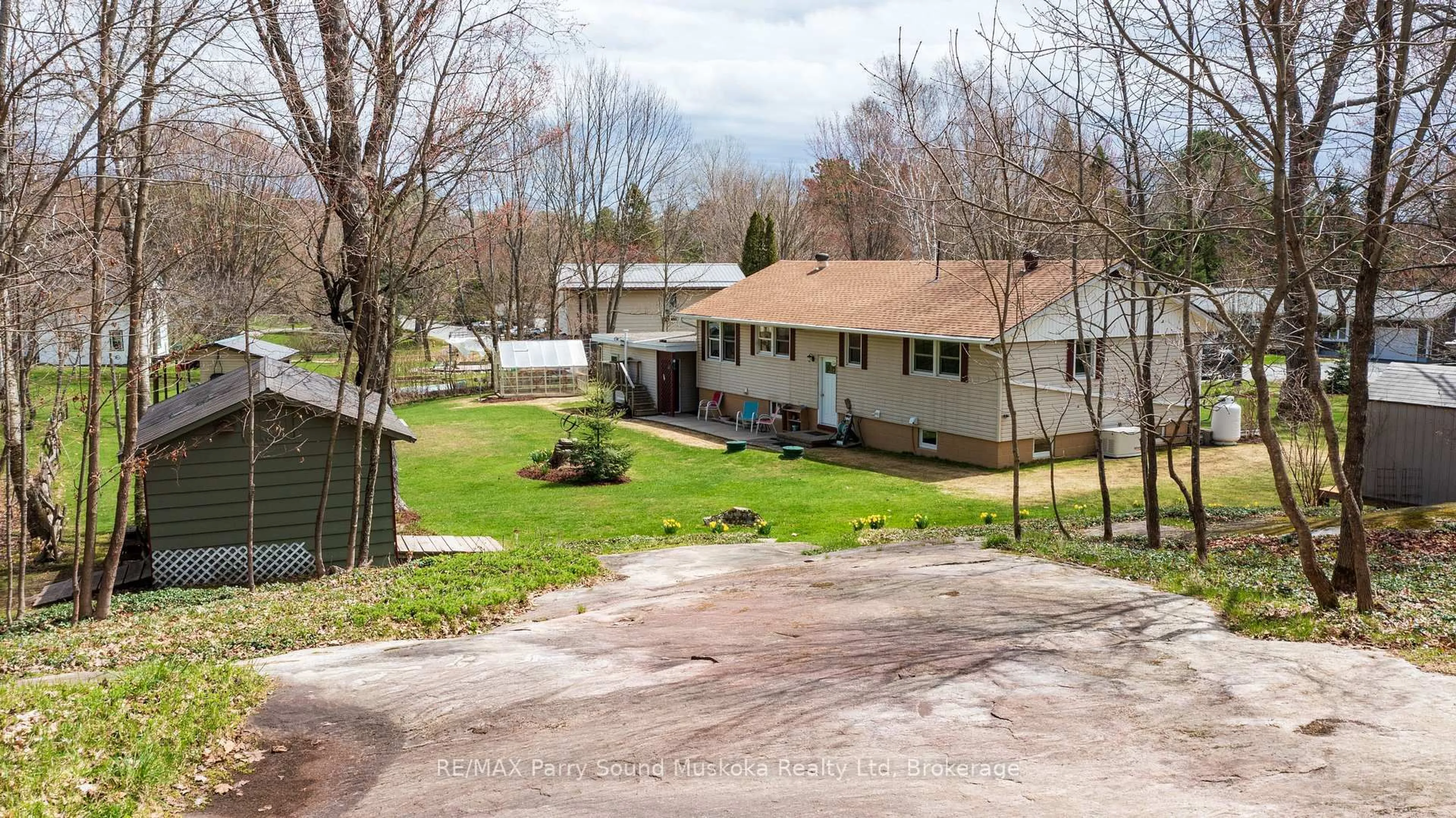 A pic from outside/outdoor area/front of a property/back of a property/a pic from drone, unknown for 137 Hammel Ave, McDougall Ontario P0G 1G0