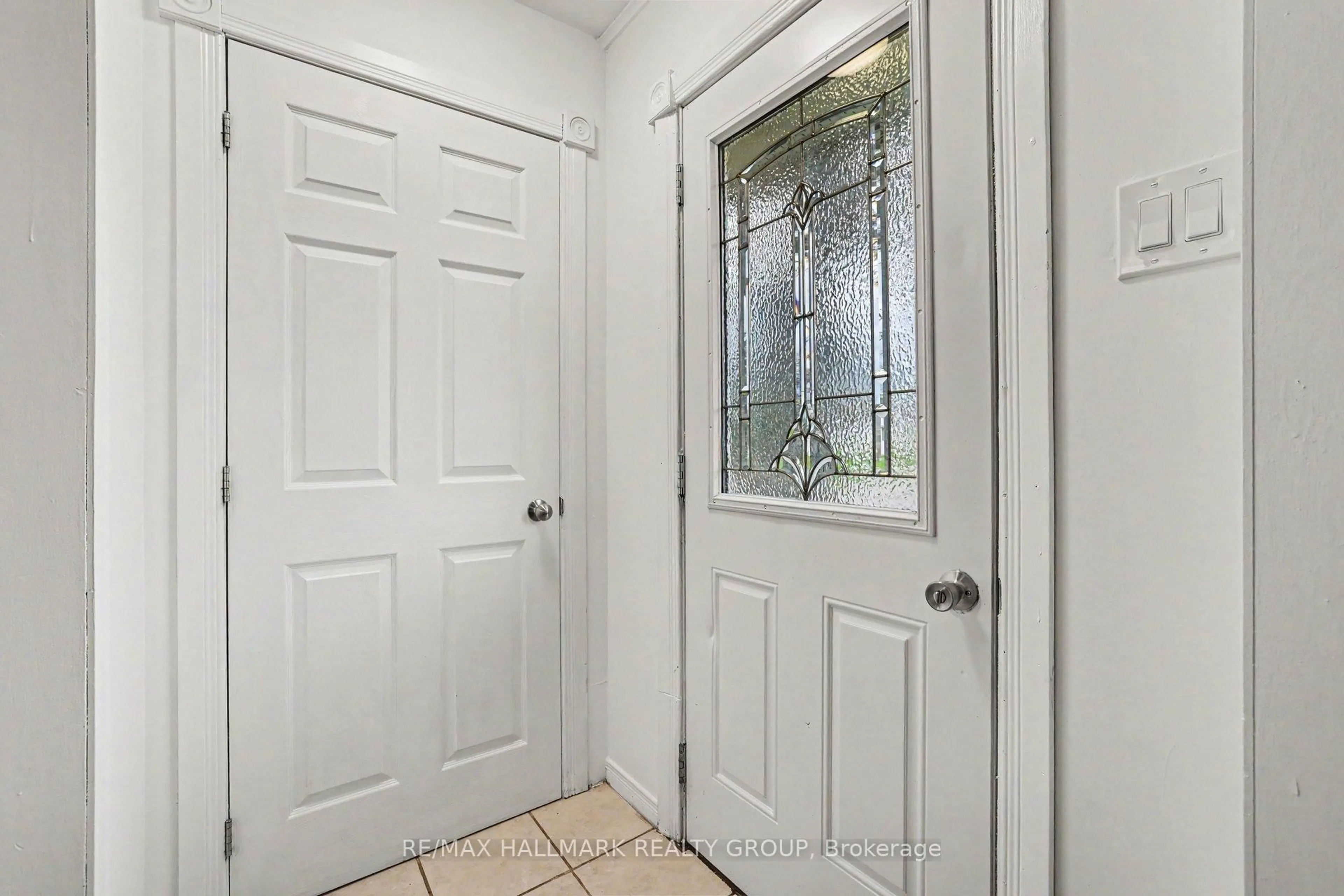 Indoor entryway for 138 Third Ave, Arnprior Ontario K7S 1Y8