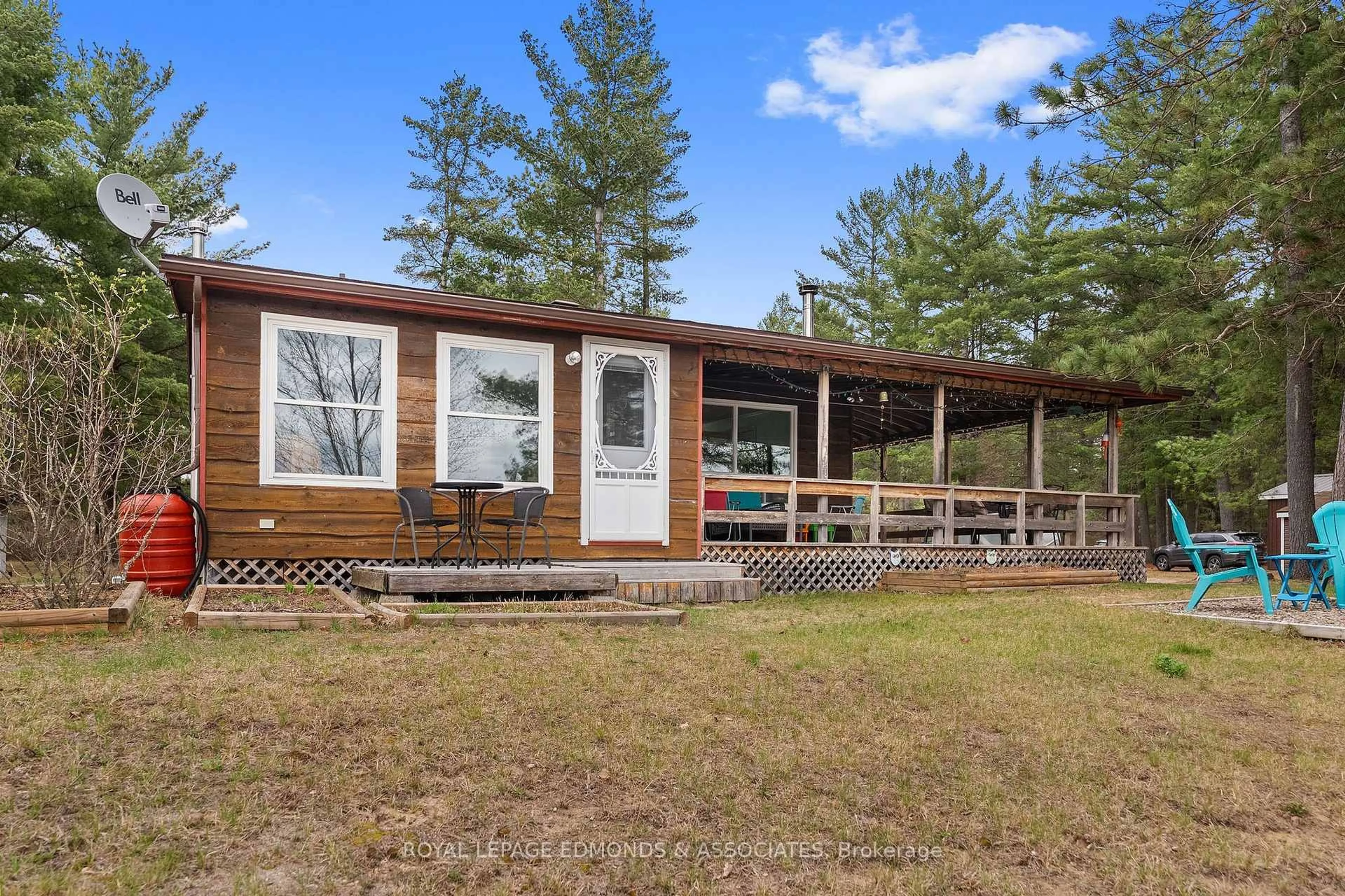 Home with vinyl exterior material, unknown for 626 Pecoskie Dr, Killaloe Ontario K0J 2A0