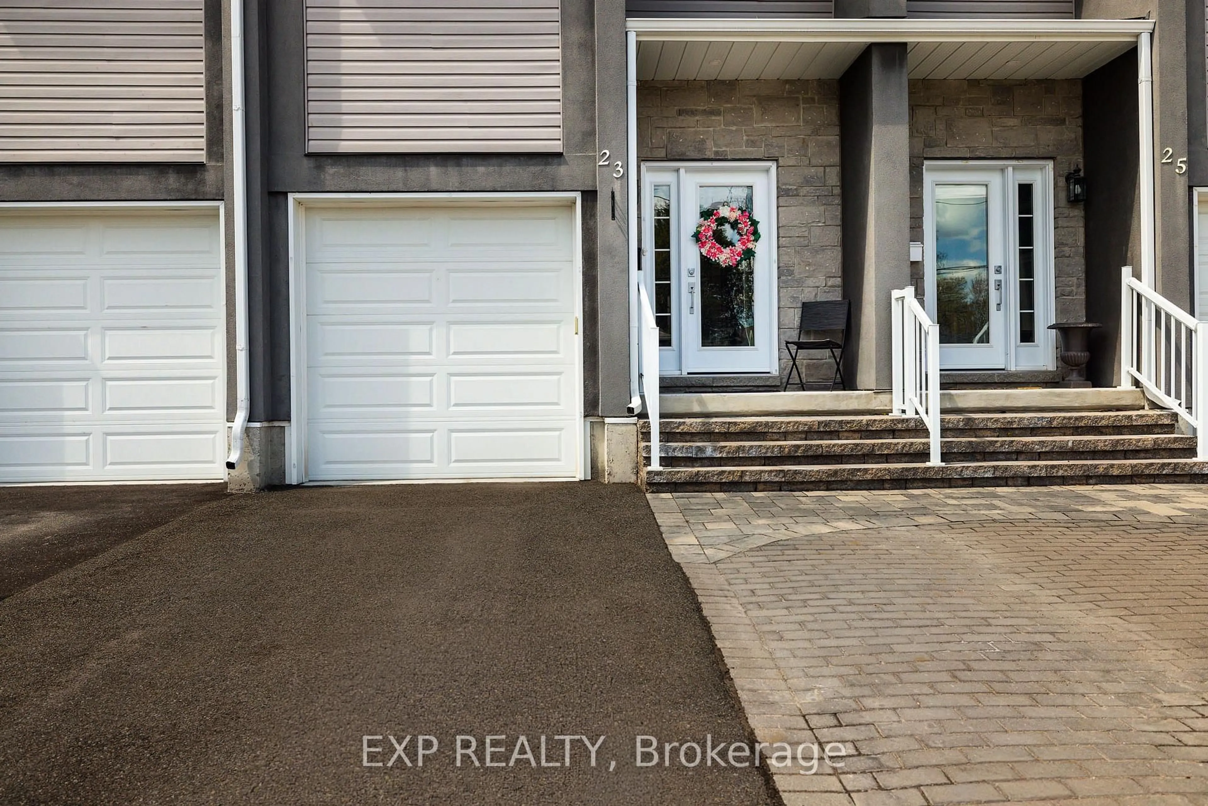Indoor entryway for 23 George St, Carleton Place Ontario K7C 2A2