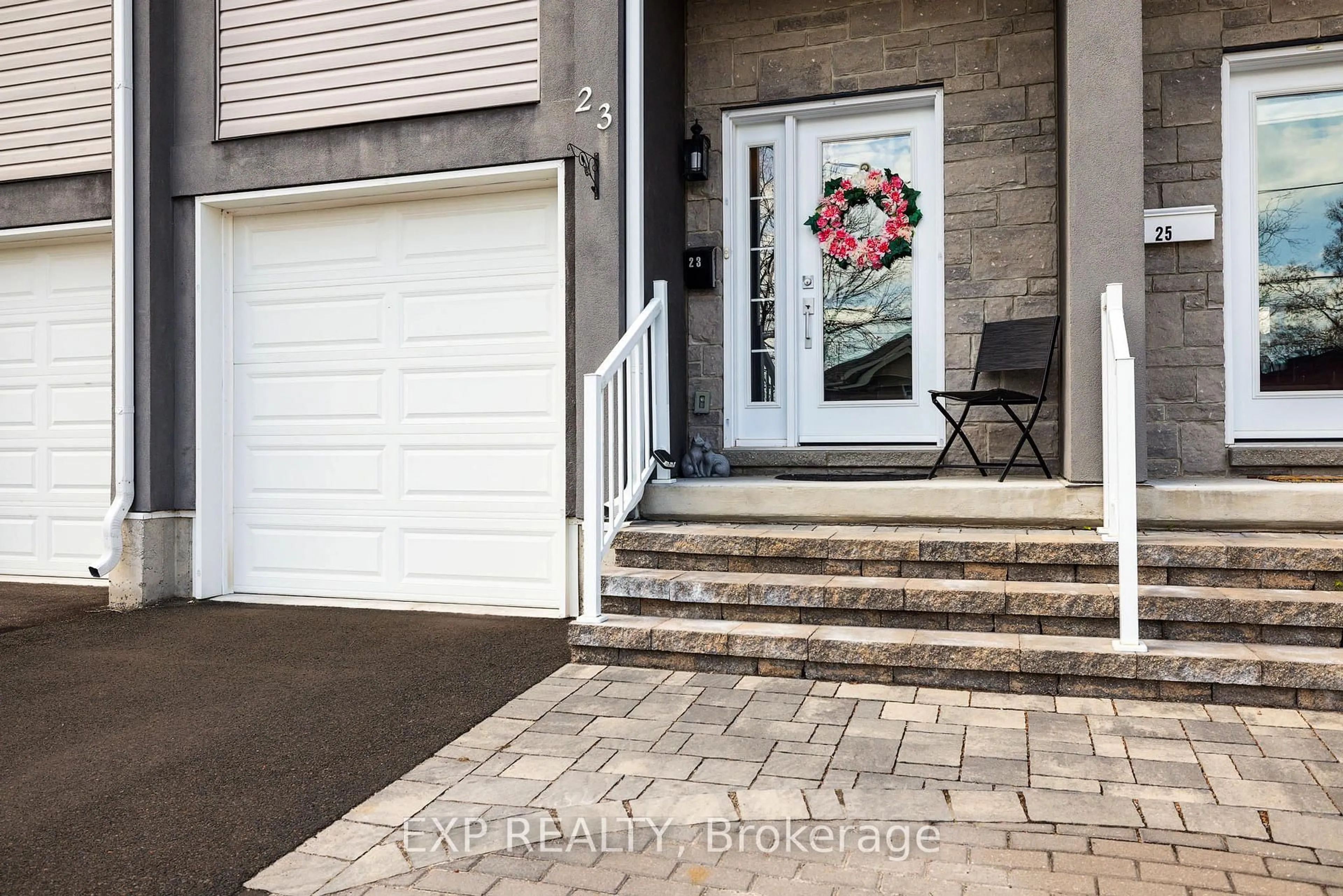 Indoor entryway for 23 George St, Carleton Place Ontario K7C 2A2