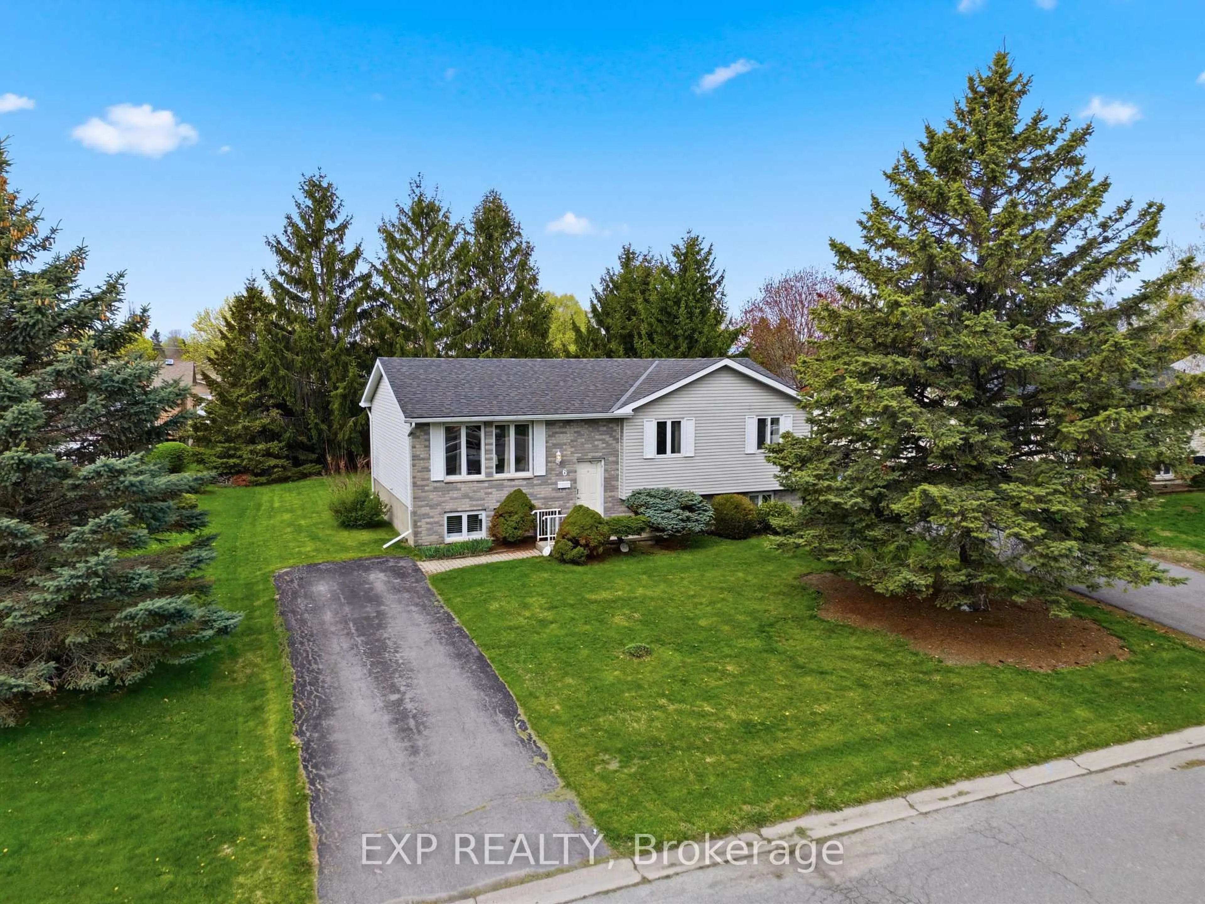 A pic from outside/outdoor area/front of a property/back of a property/a pic from drone, street for 6 Splinter Dr, Greater Napanee Ontario K7R 3V1