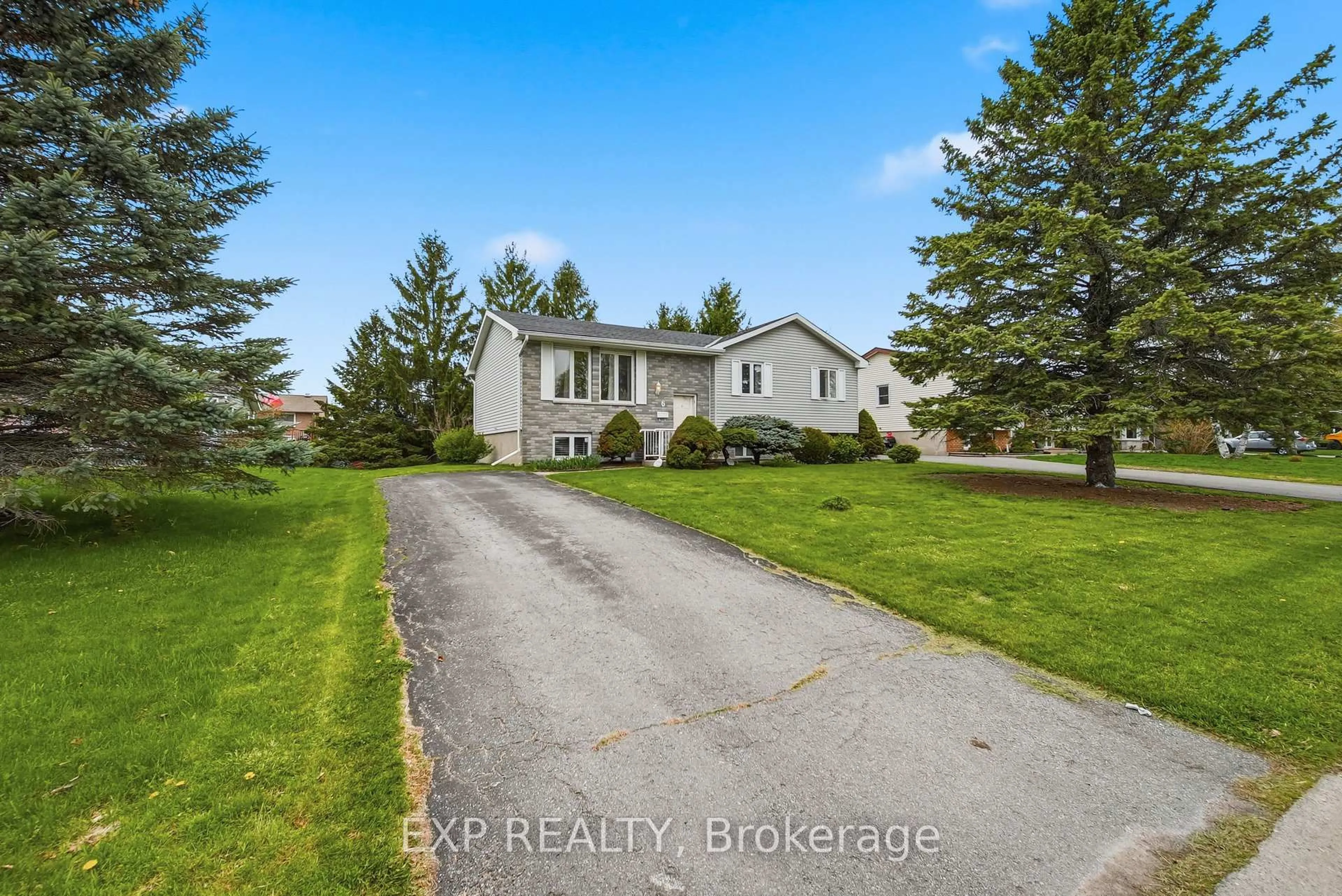 A pic from outside/outdoor area/front of a property/back of a property/a pic from drone, unknown for 6 Splinter Dr, Greater Napanee Ontario K7R 3V1