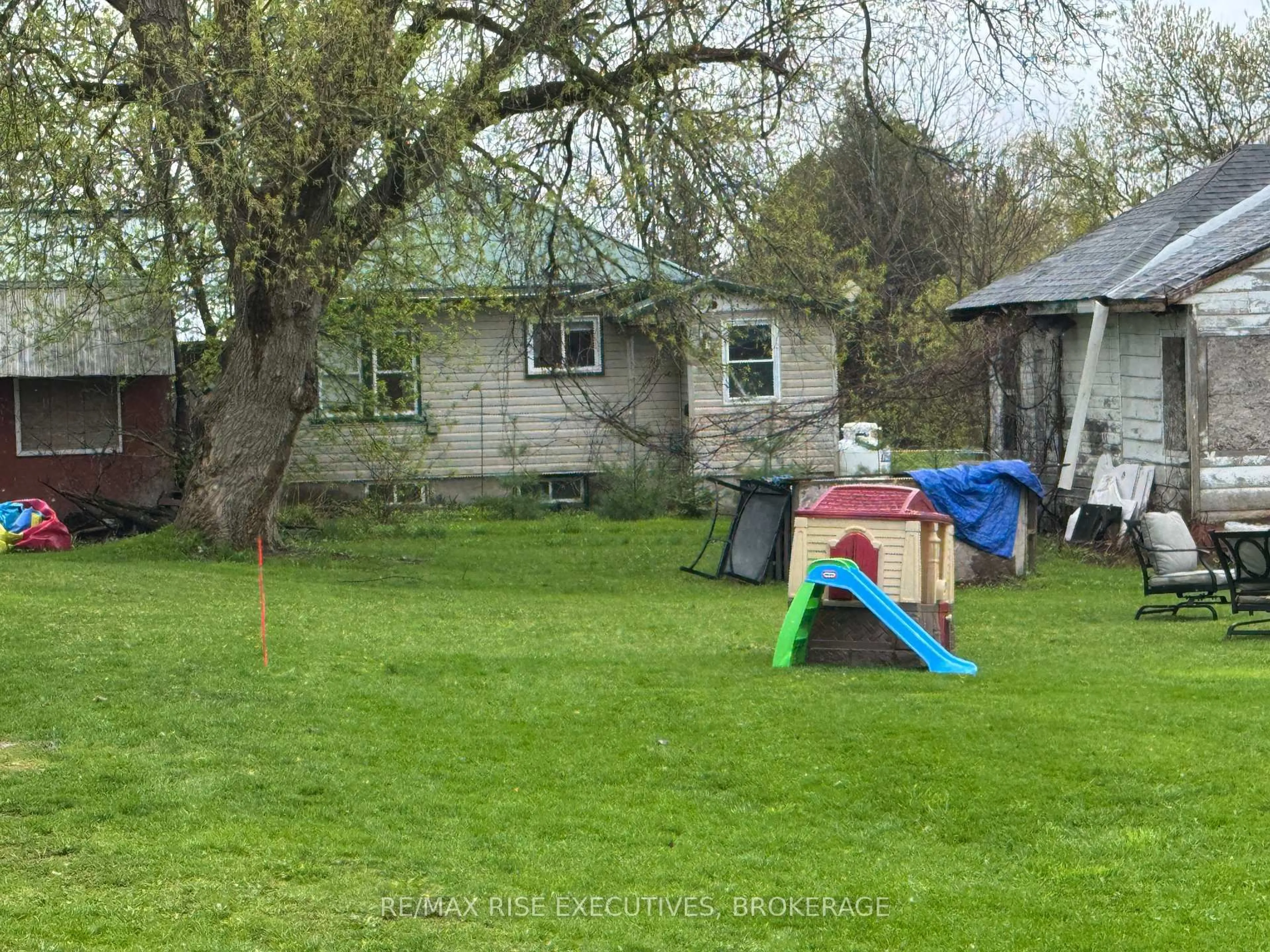 Shed for 109 Adelaide St, Front of Leeds & Seeleys Bay Ontario K0H 2N0