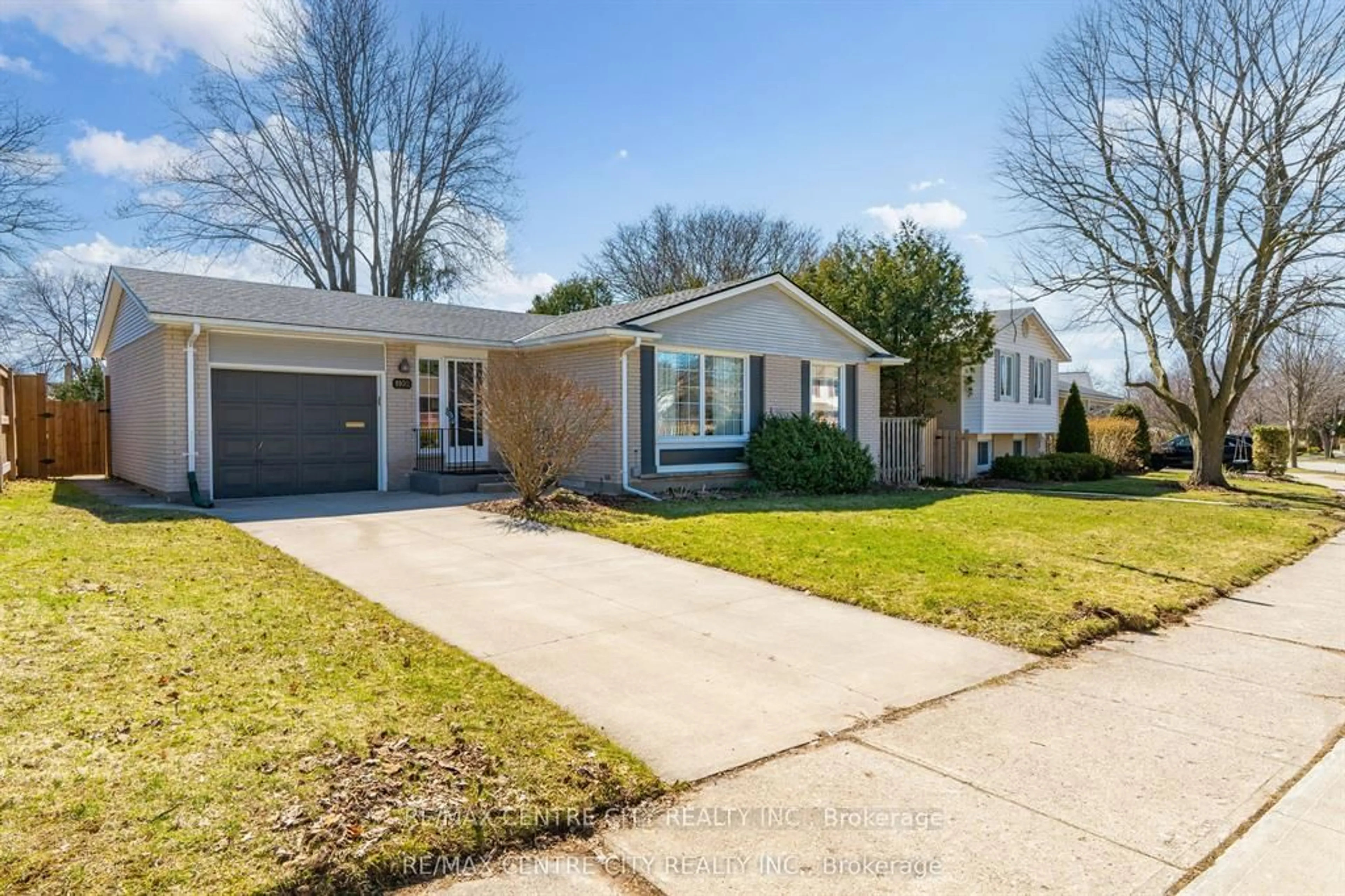 Unknown for 1102 Prince Philip Dr, London North Ontario N6H 4E5