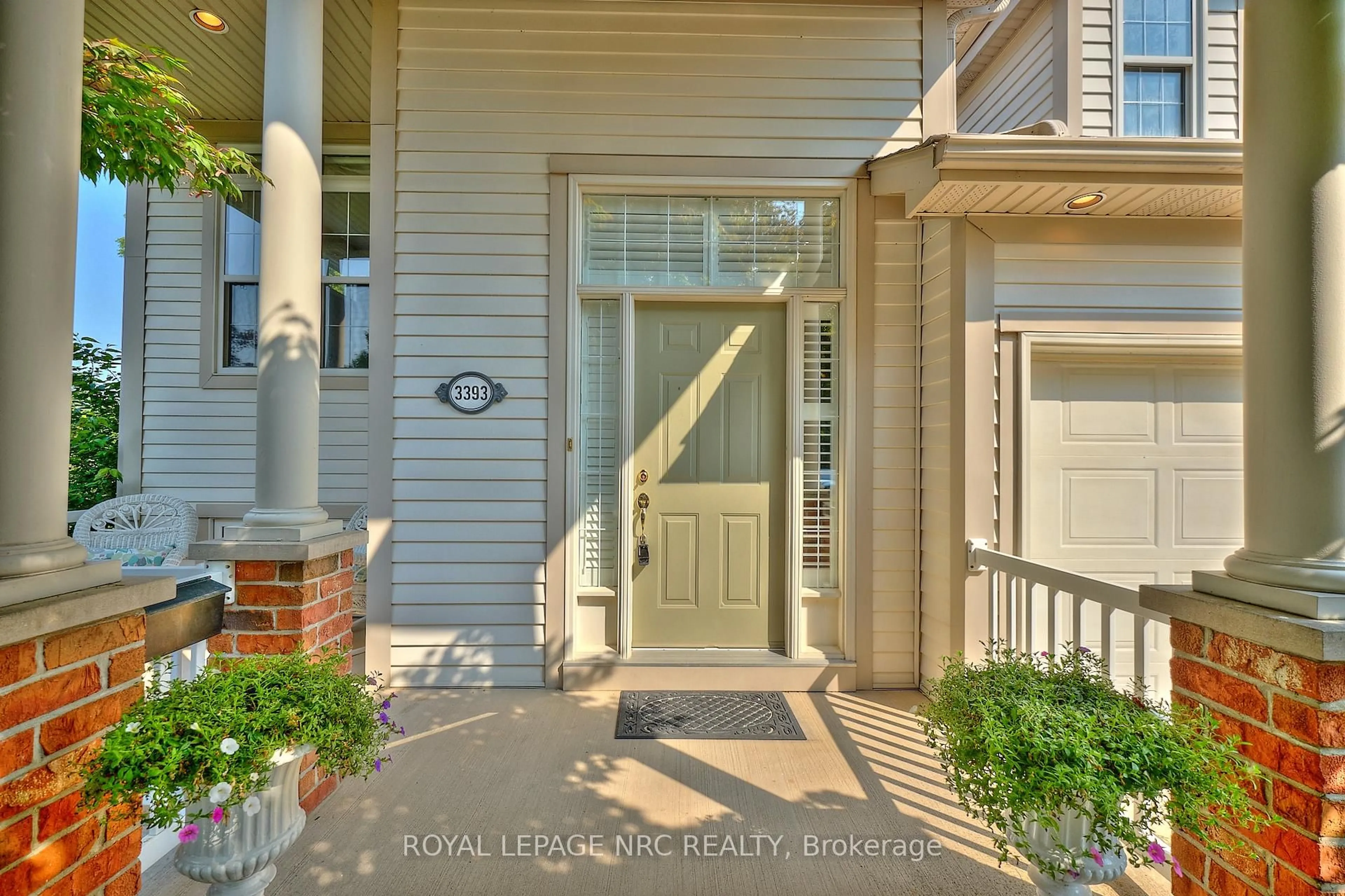 Indoor entryway for 3393 Stanton Crt, Lincoln Ontario L0R 2E0