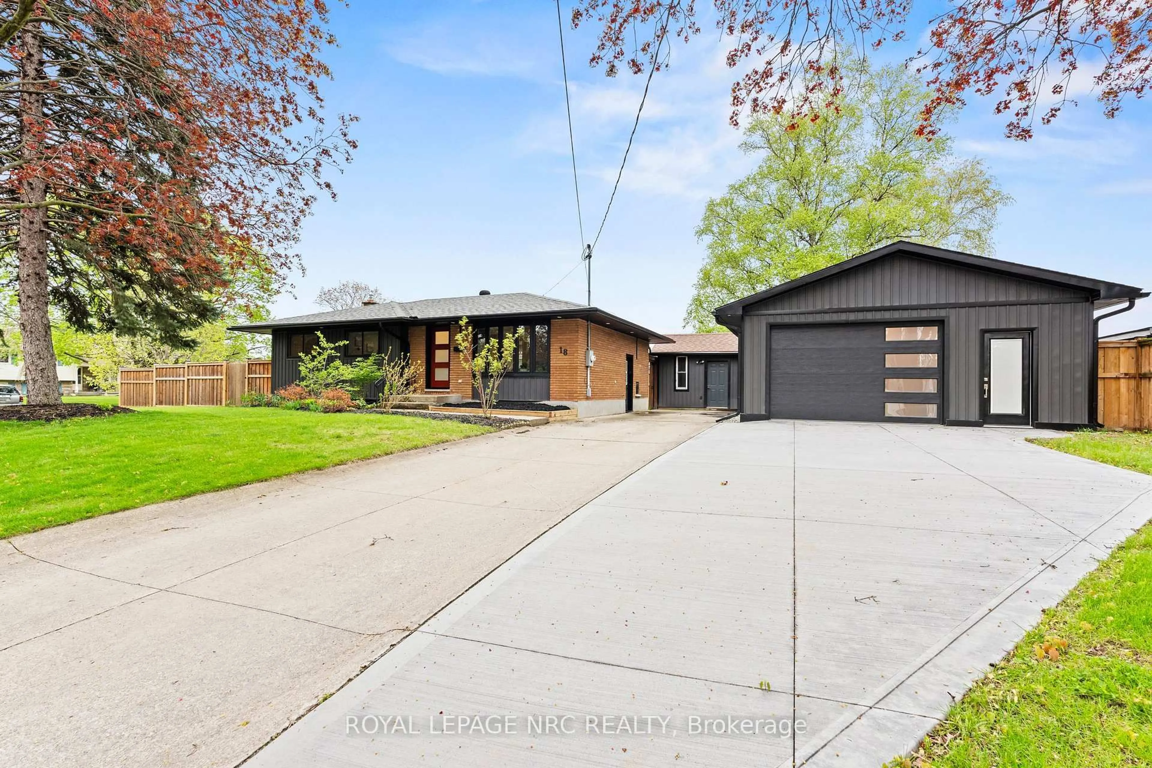 Home with brick exterior material, street for 18 Island Rd, St. Catharines Ontario L2M 4B6