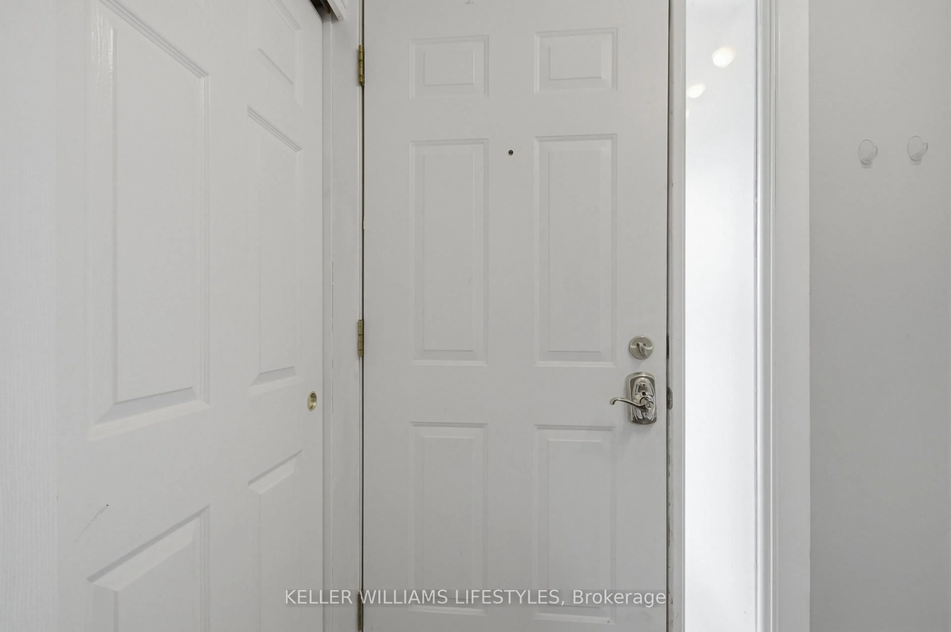 Indoor entryway for 500 Osgoode Dr #136, London South Ontario N6E 2G9