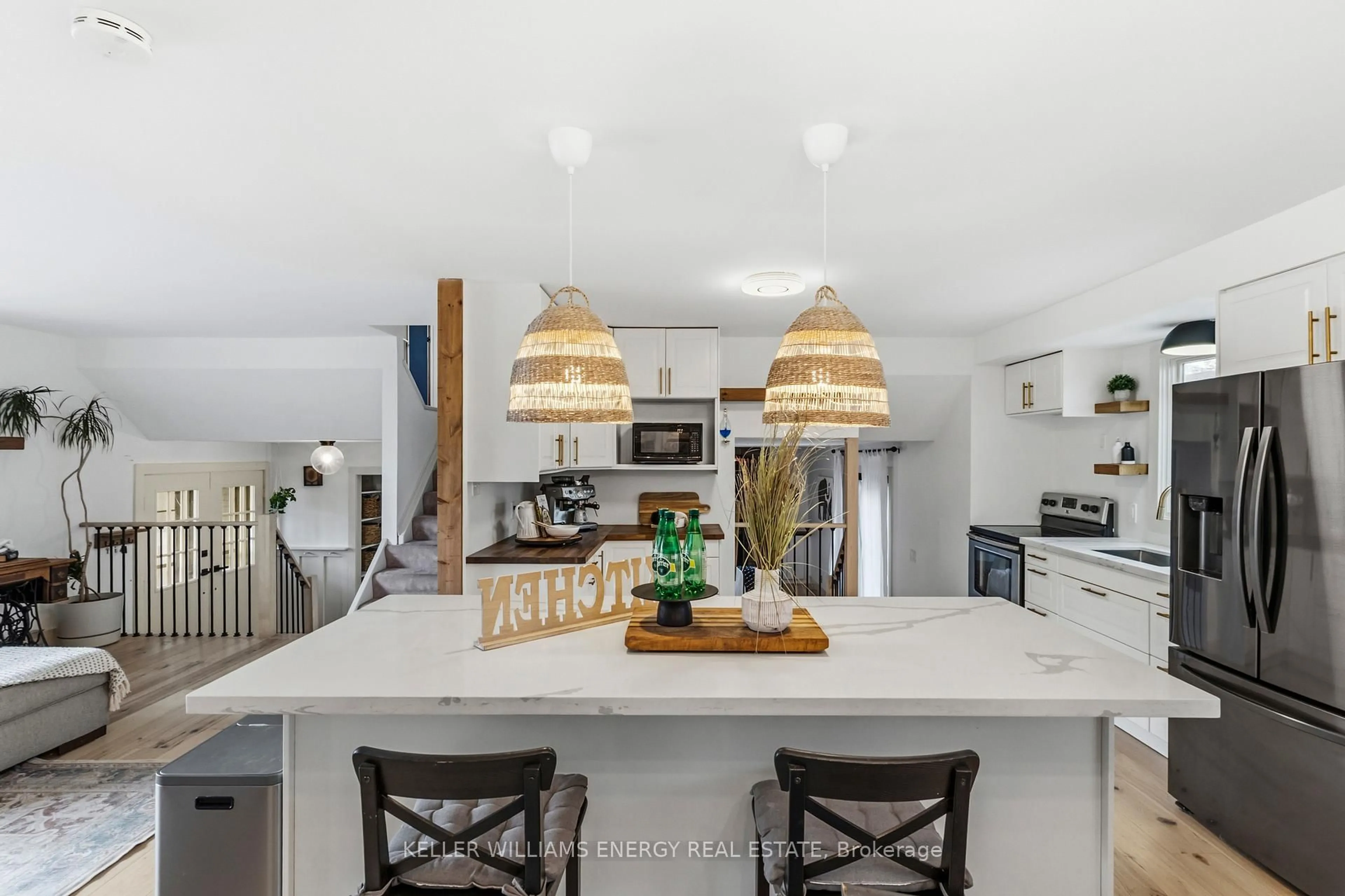 Open concept kitchen, ceramic/tile floor for 58 Victoria Ave, Kawartha Lakes Ontario K9V 4G5