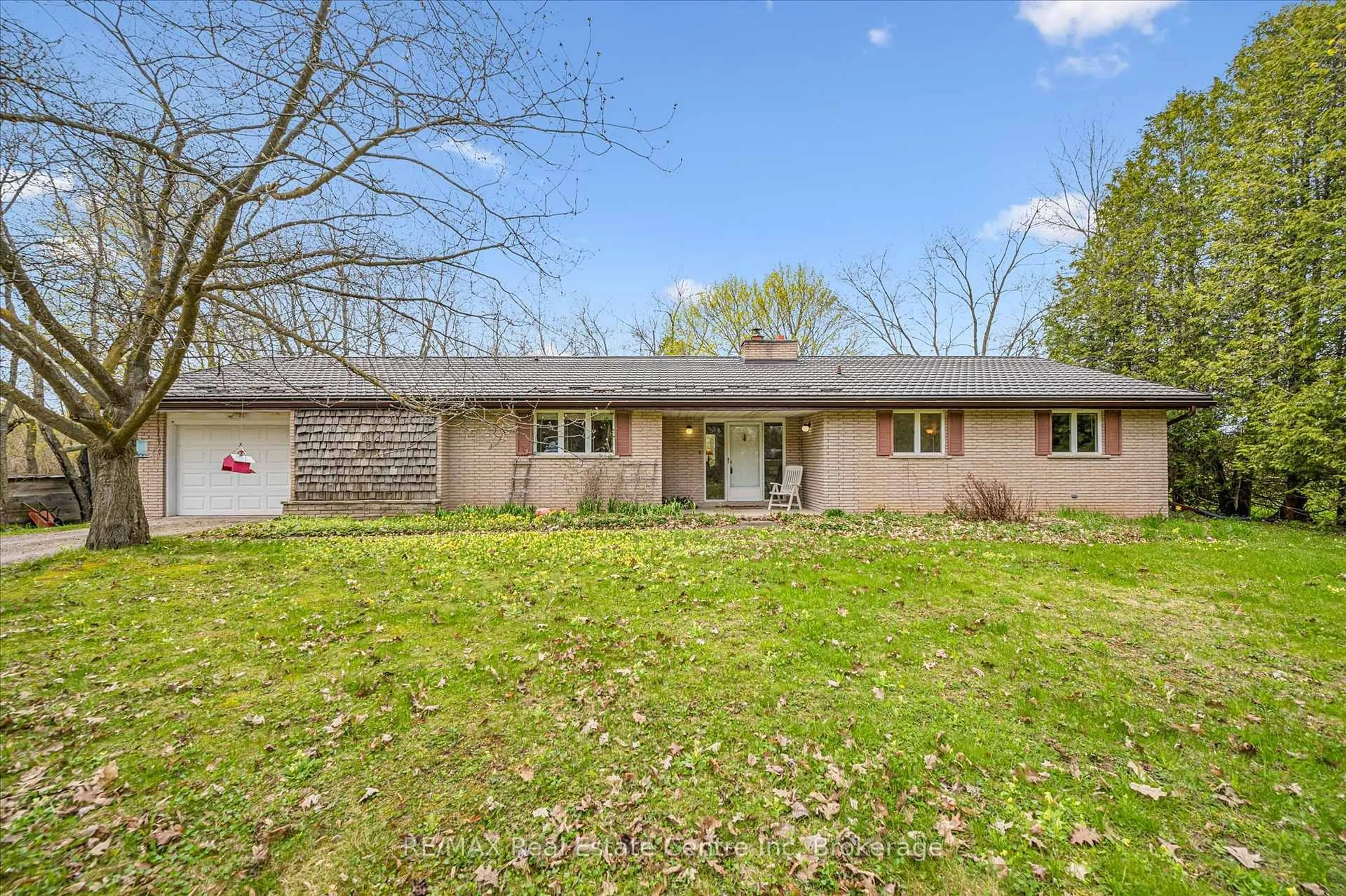 A pic from outside/outdoor area/front of a property/back of a property/a pic from drone, unknown for 8420 Eramosa-Garafraxa Townline, Centre Wellington Ontario N1M 2W5