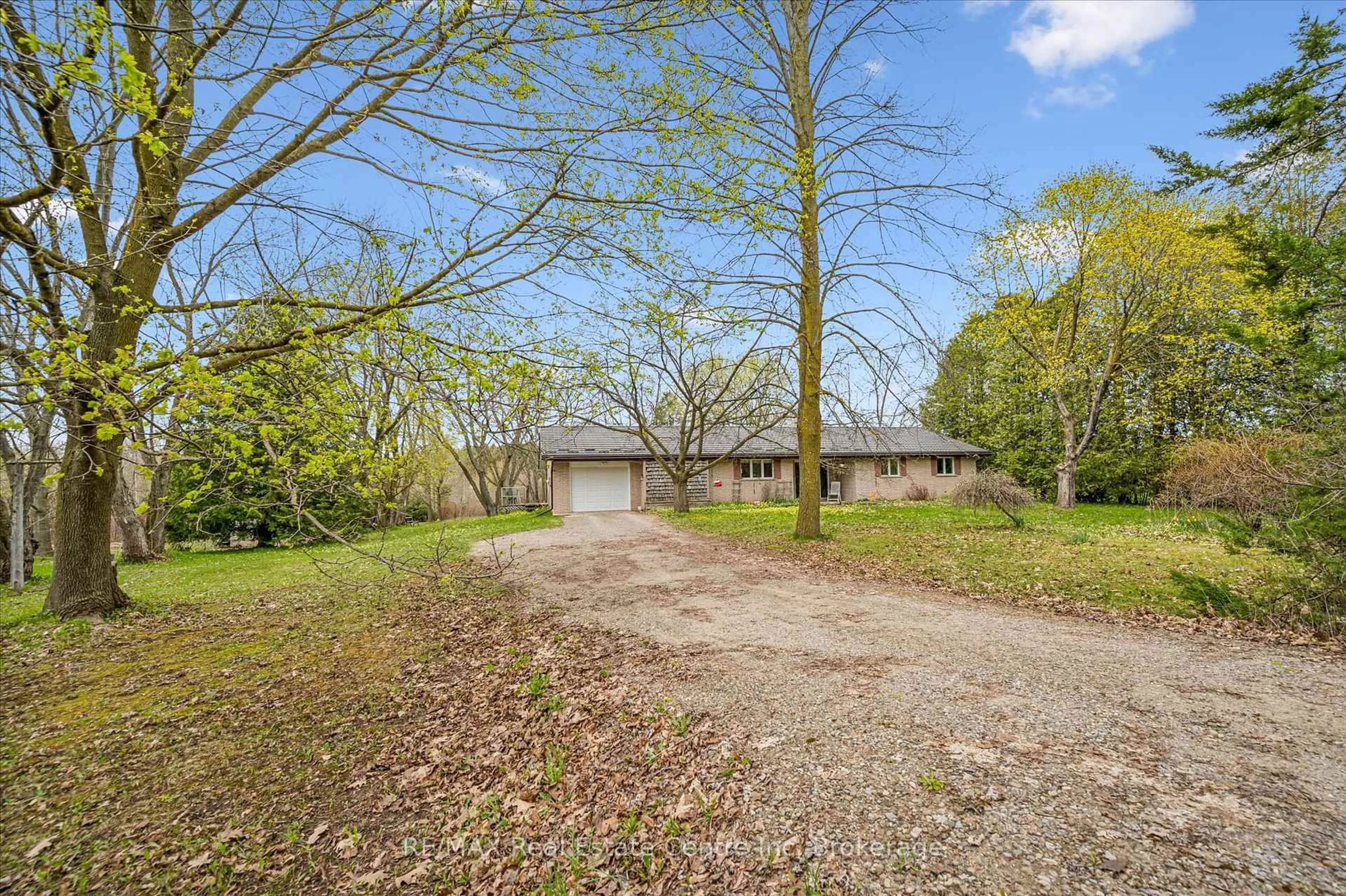 A pic from outside/outdoor area/front of a property/back of a property/a pic from drone, unknown for 8420 Eramosa-Garafraxa Townline, Centre Wellington Ontario N1M 2W5