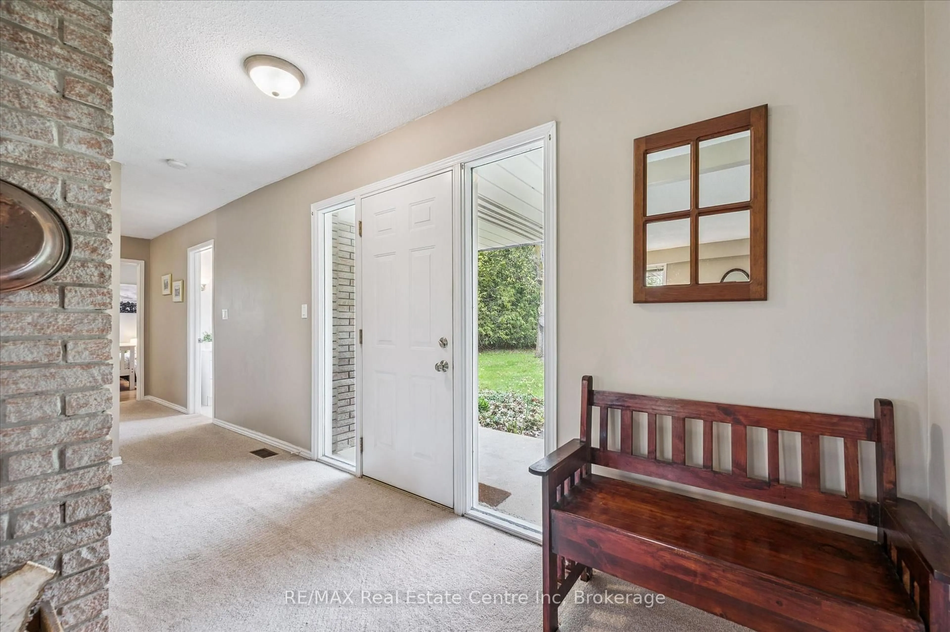 Indoor entryway for 8420 Eramosa-Garafraxa Townline, Centre Wellington Ontario N1M 2W5