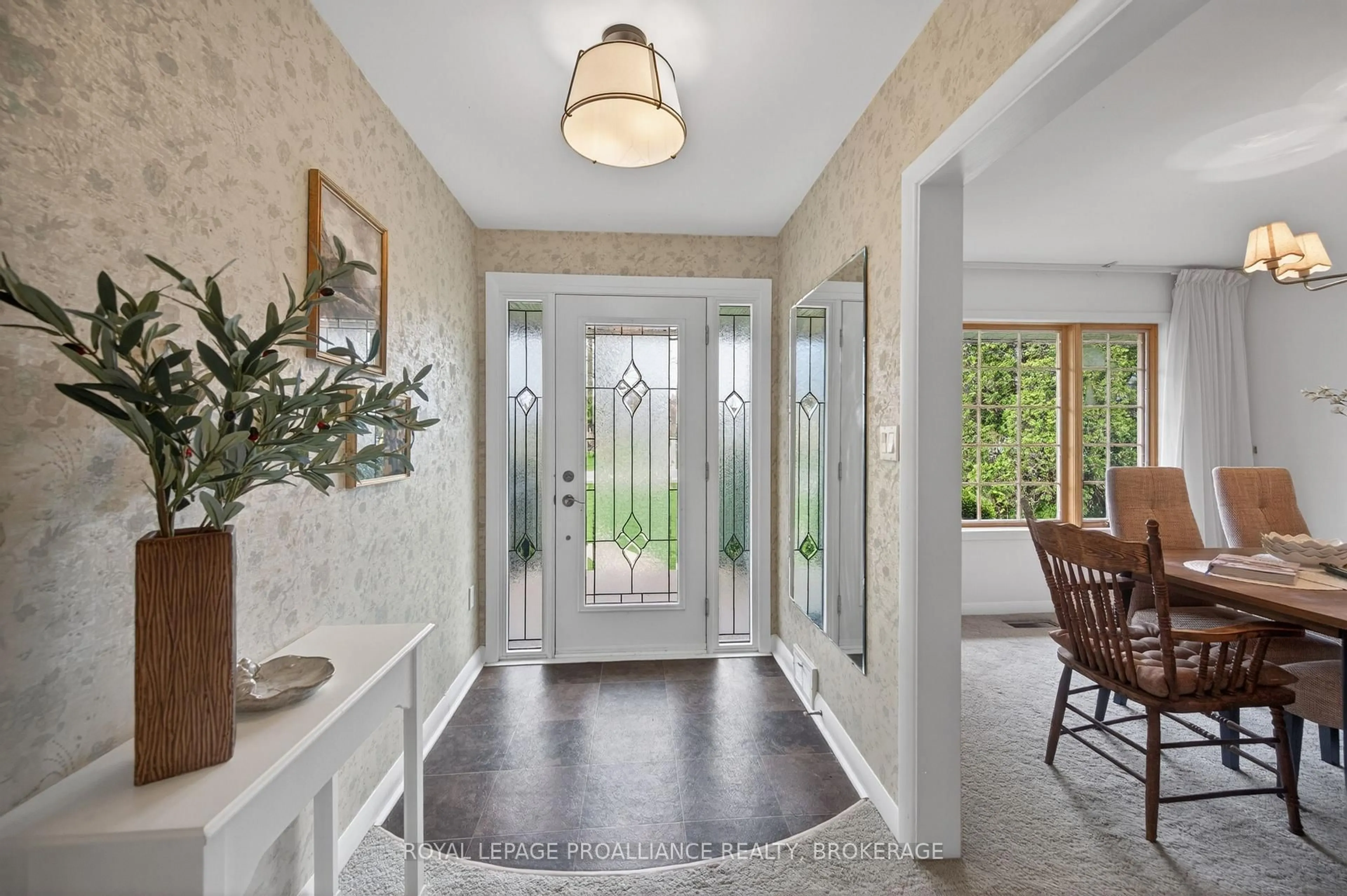 Indoor entryway for 31 Jorene Dr, Kingston Ontario K7M 3X5