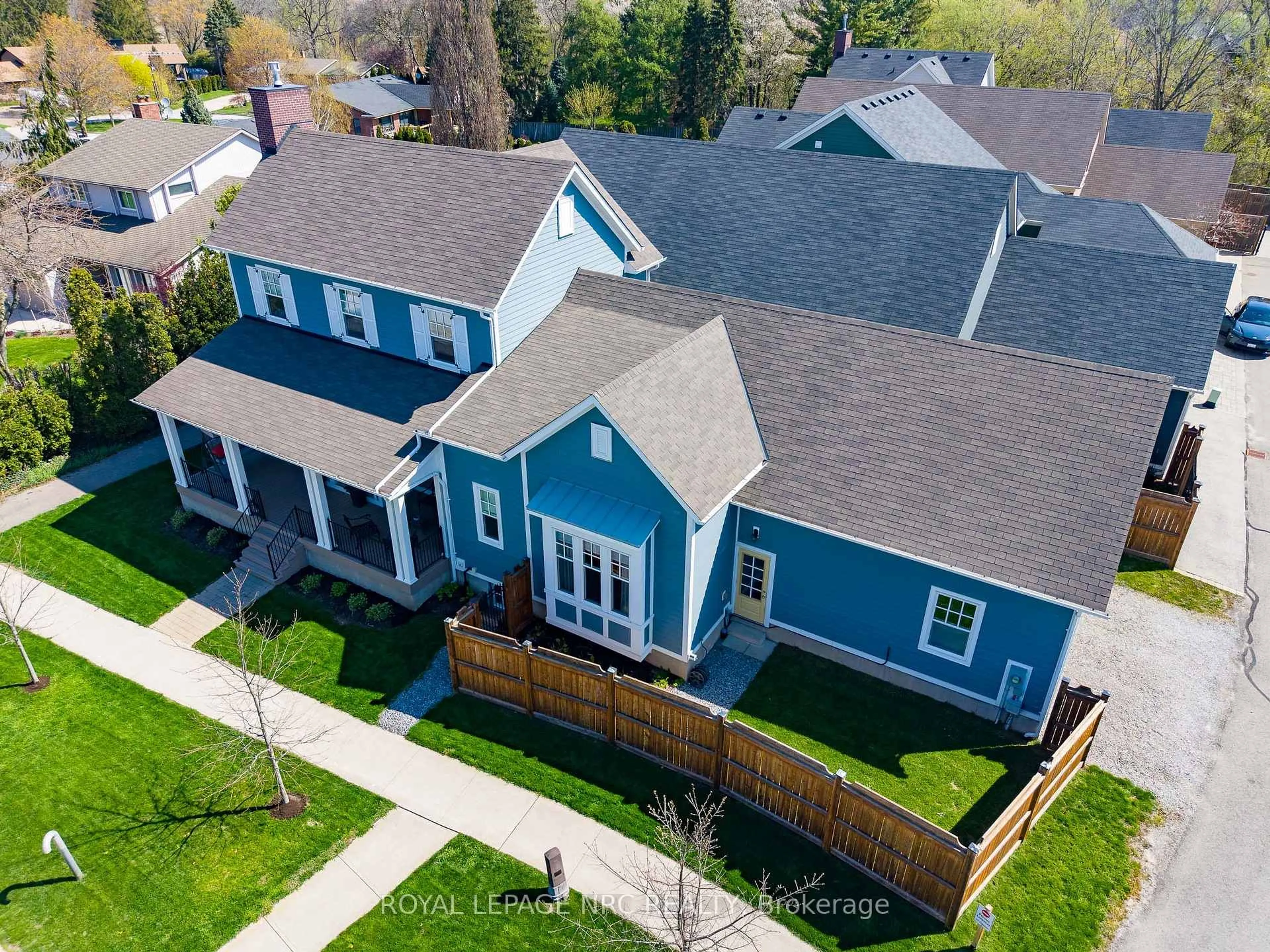 A pic from outside/outdoor area/front of a property/back of a property/a pic from drone, street for 97 BROCK St, Niagara-on-the-Lake Ontario L0S 1J0