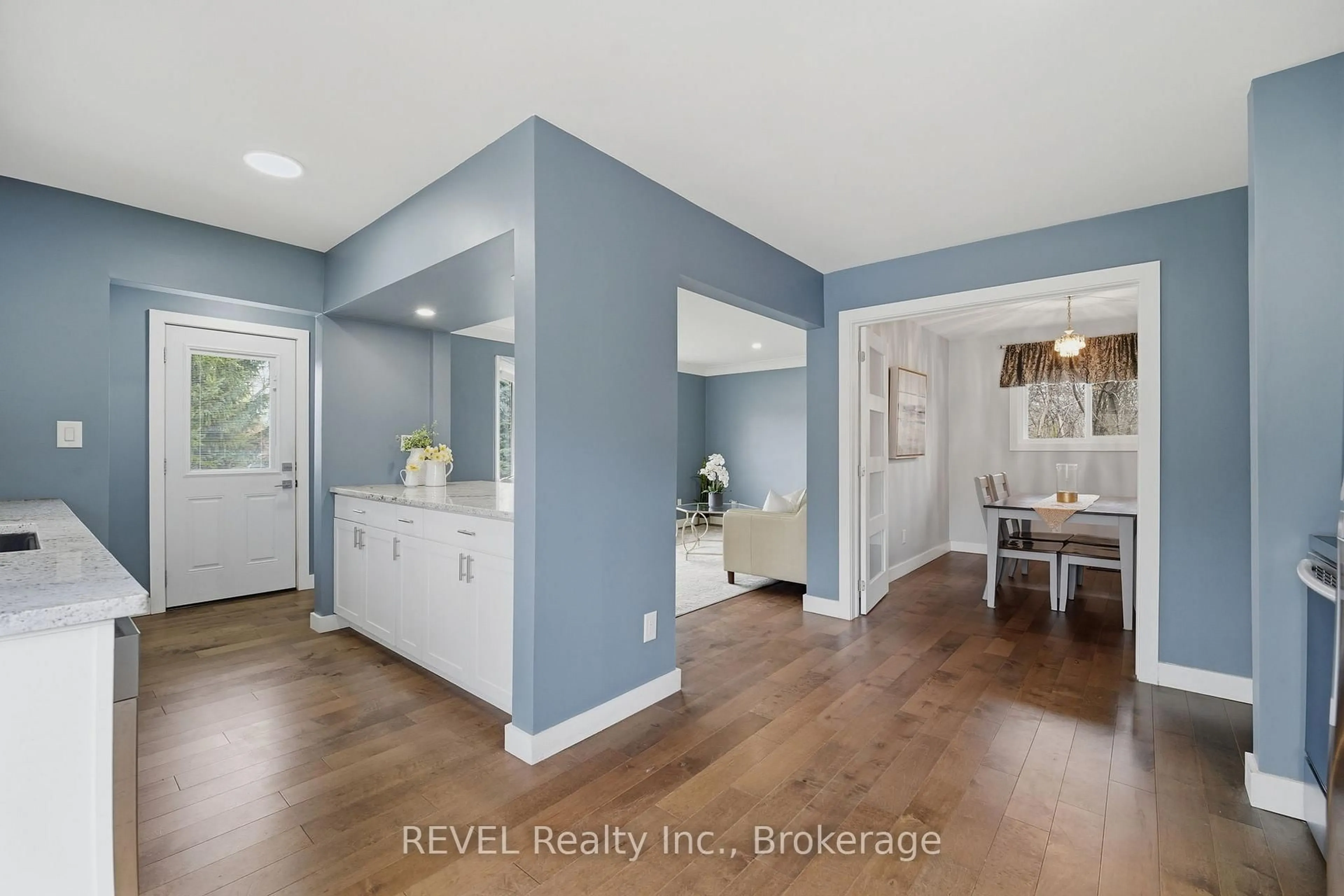 Indoor entryway for 2793 Dominion Rd, Fort Erie Ontario L0S 1N0