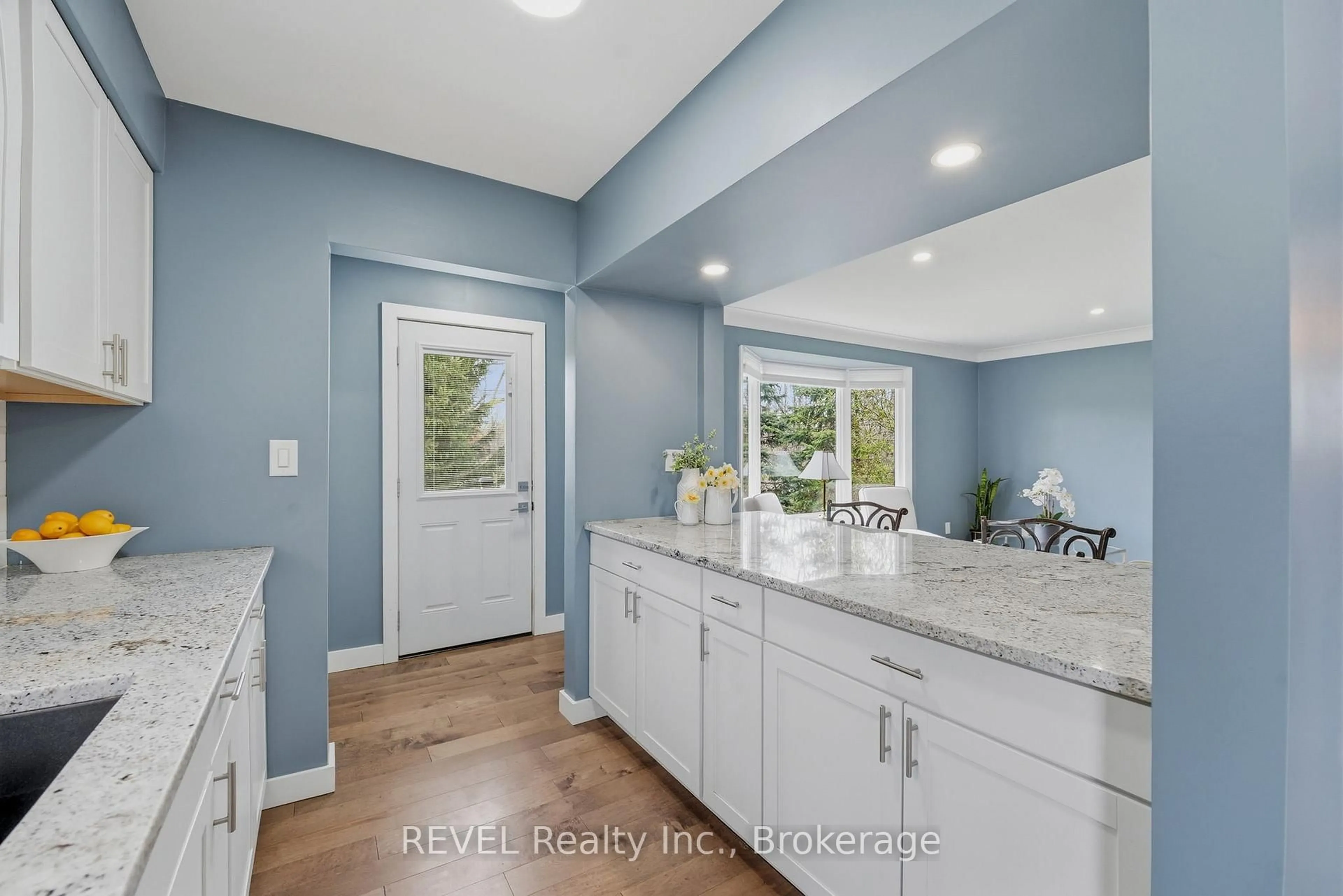 Contemporary bathroom, ceramic/tile floor for 2793 Dominion Rd, Fort Erie Ontario L0S 1N0