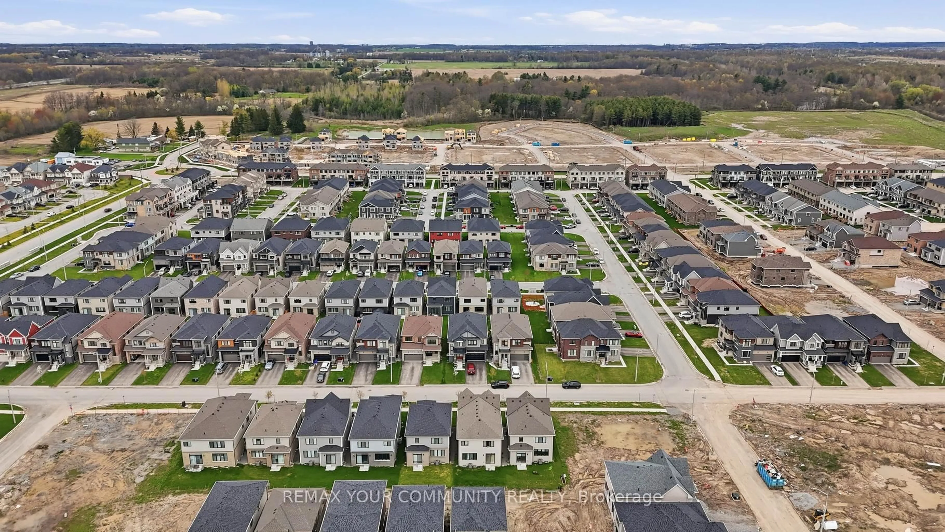 A pic from outside/outdoor area/front of a property/back of a property/a pic from drone, street for 106 Higgins Ave, Thorold Ontario L3B 0K8