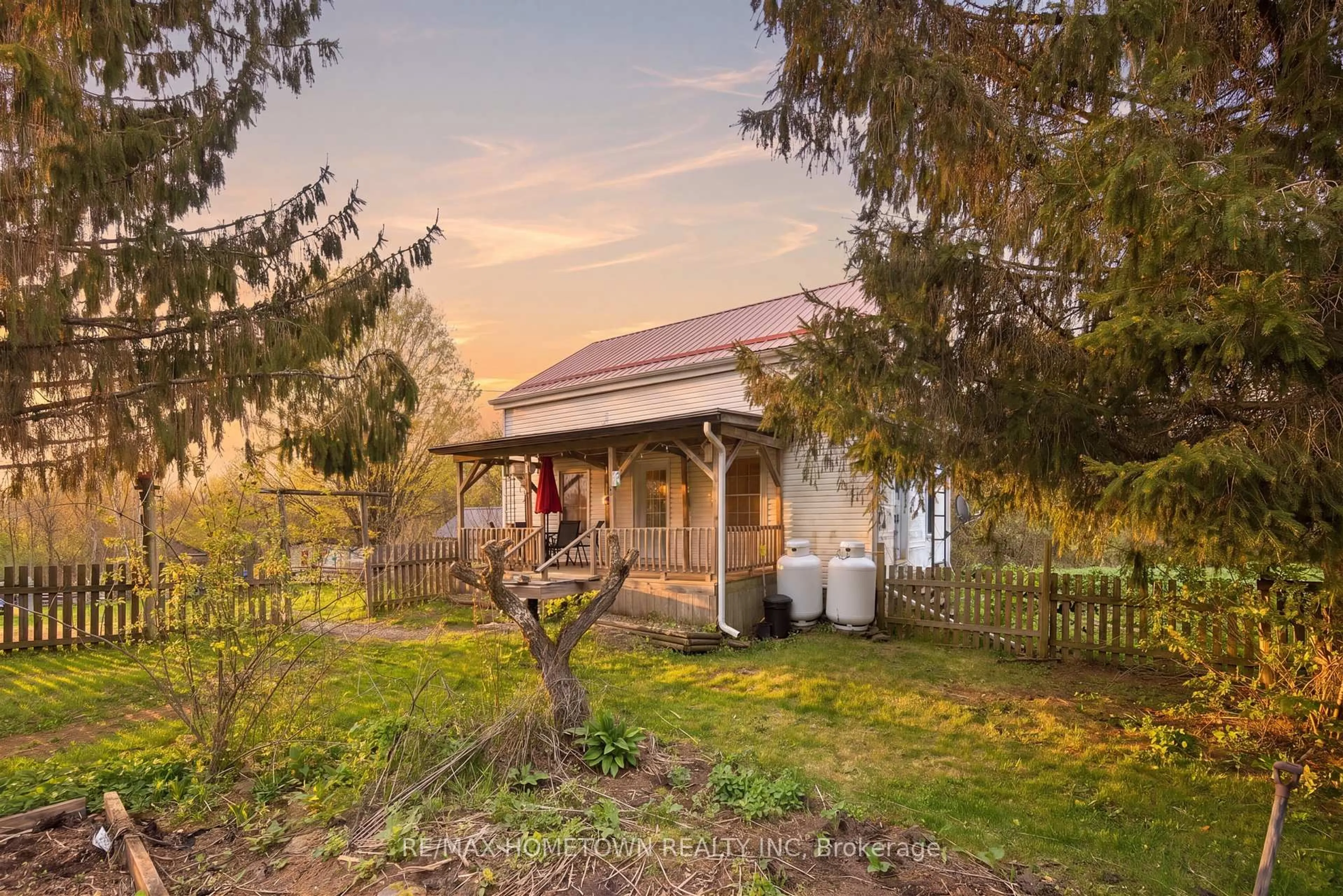 A pic from outside/outdoor area/front of a property/back of a property/a pic from drone, building for 630 Lake St, Rideau Lakes Ontario K0E 1G0