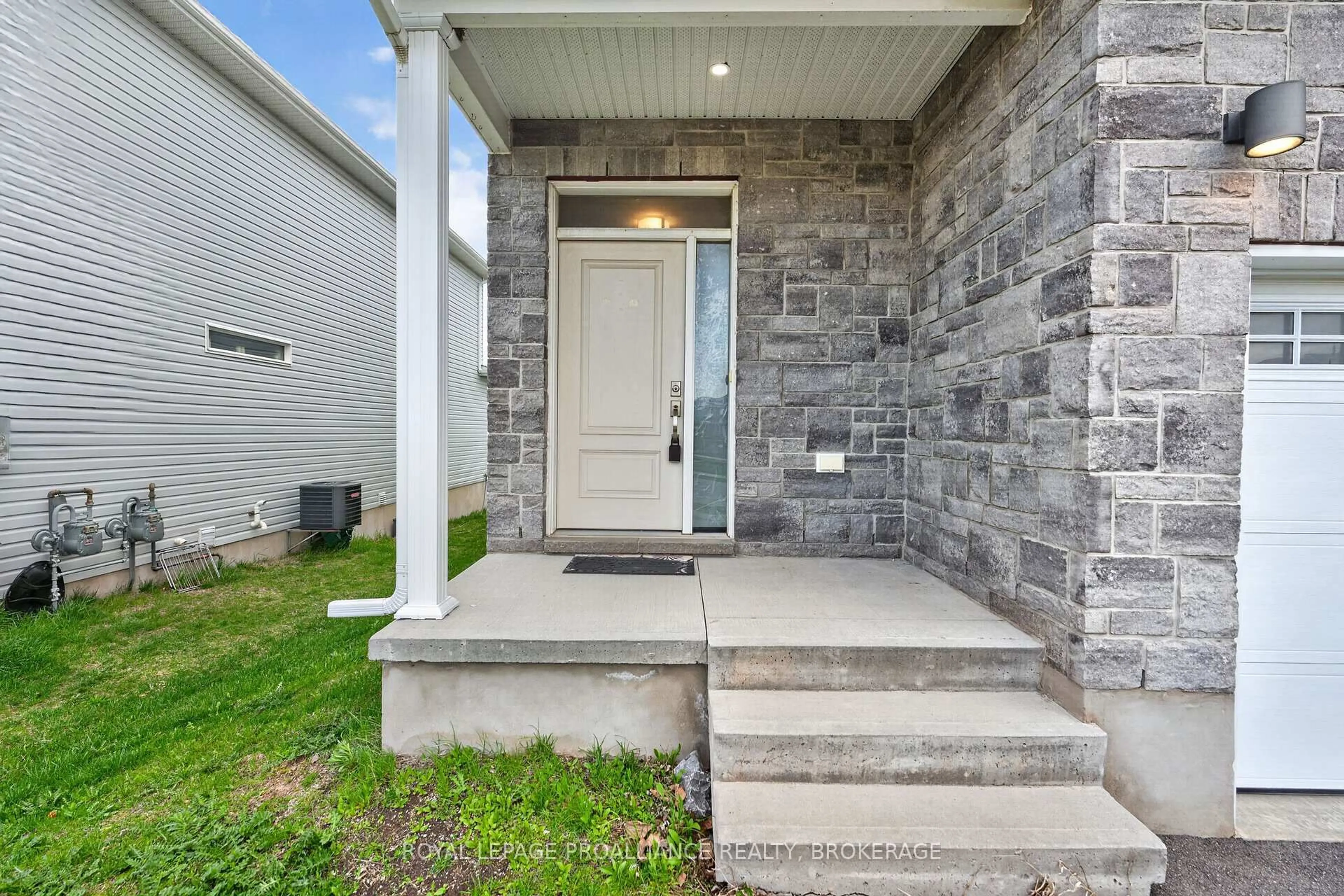 Unknown for 322 Holden St, Kingston Ontario K7P 0M4