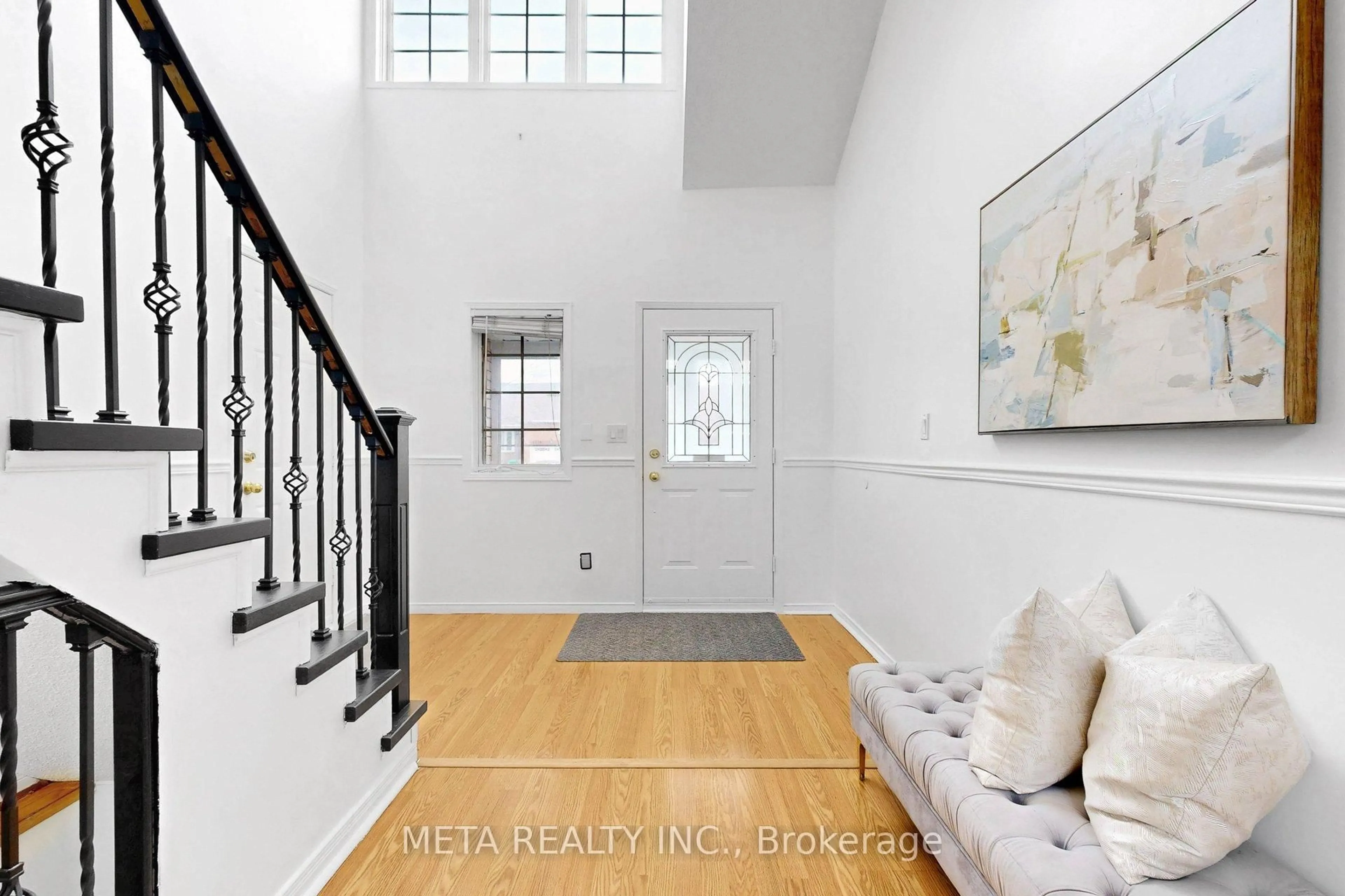 Indoor entryway for 1273 Eagle Cres, Peterborough Ontario K9K 2K6