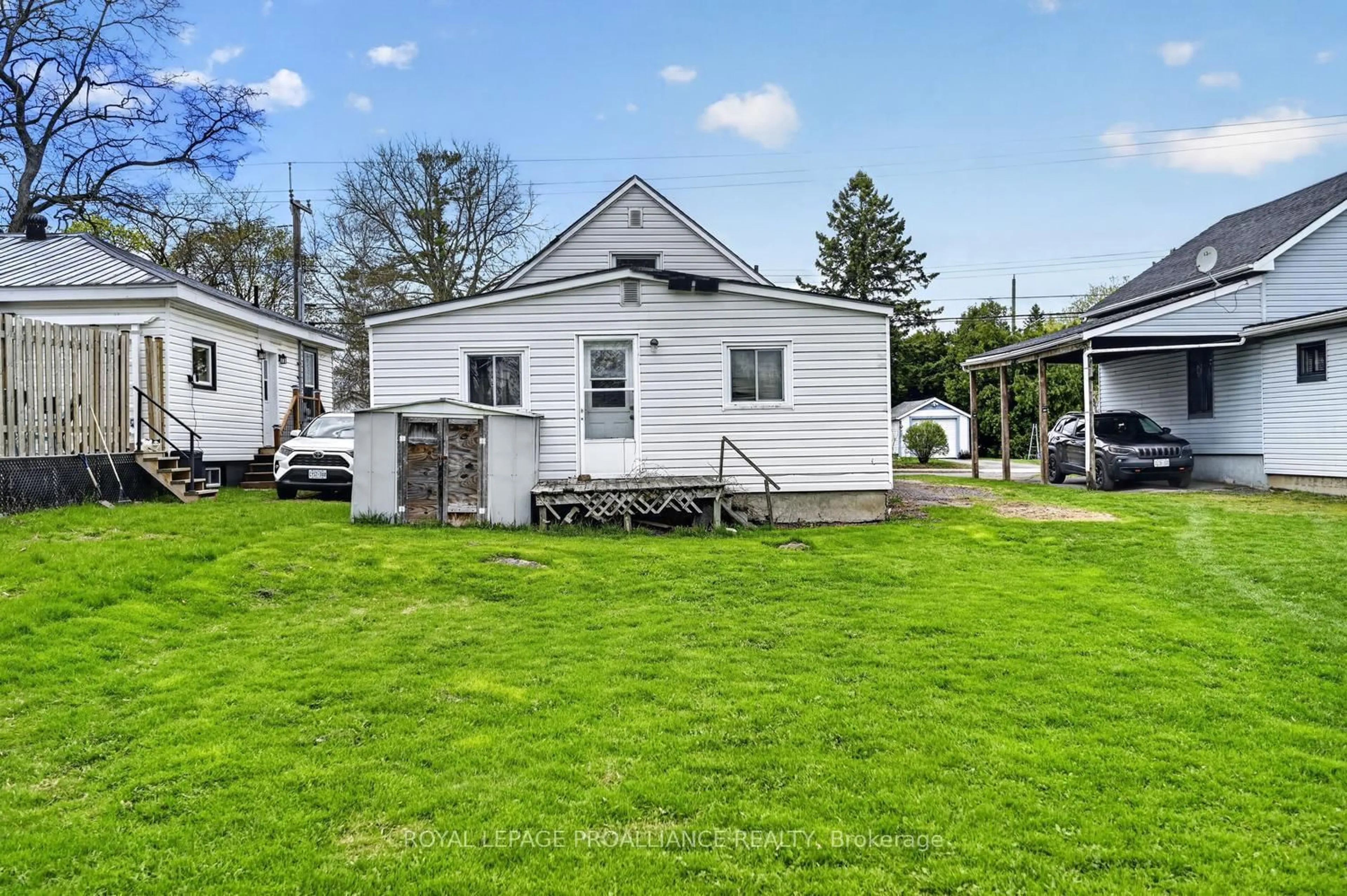 A pic from outside/outdoor area/front of a property/back of a property/a pic from drone, street for 189 Wood St, Prescott Ontario K0E 1T0