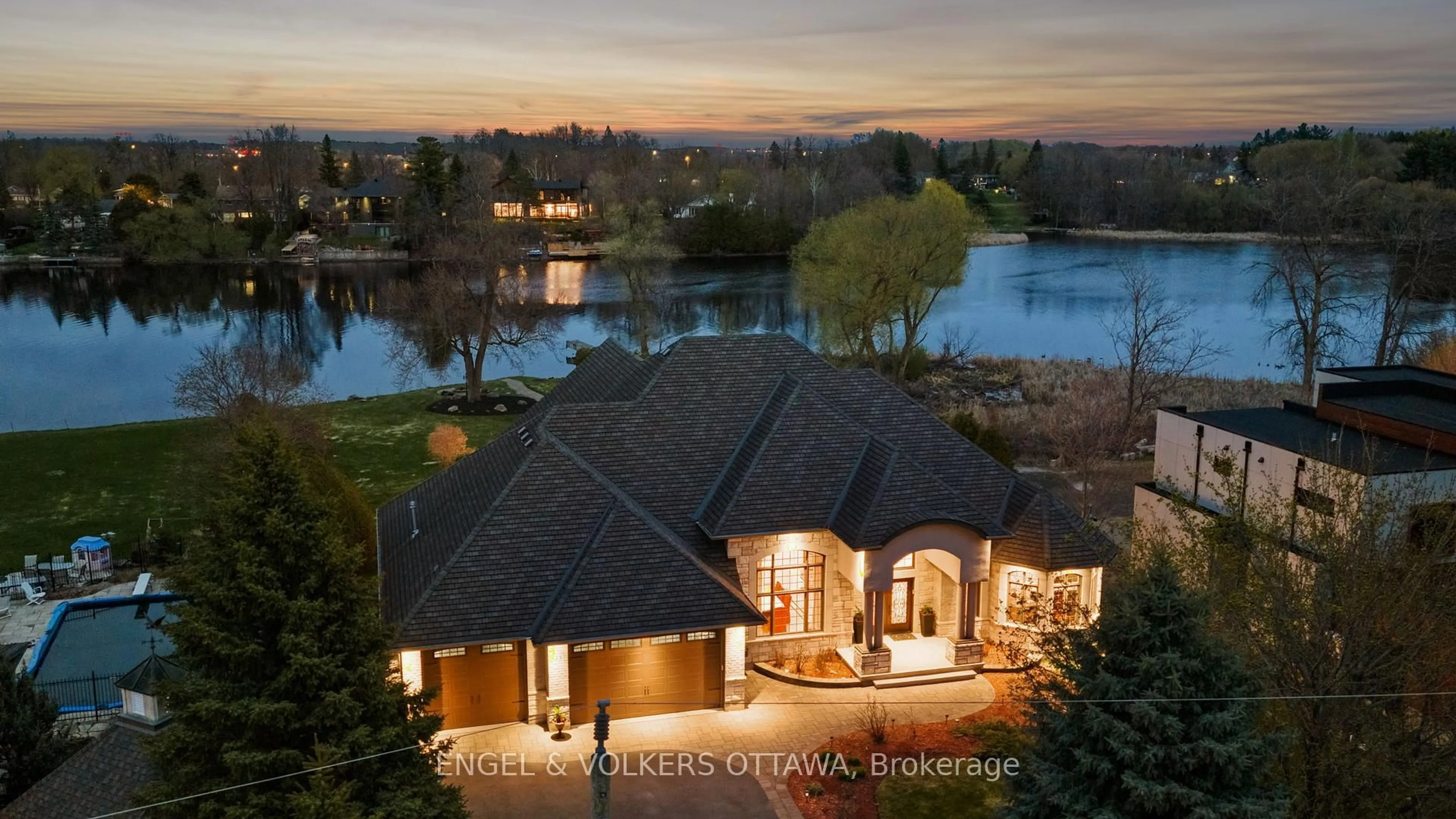 A pic from outside/outdoor area/front of a property/back of a property/a pic from drone, water/lake/river/ocean view for 25 Winding Way, Ottawa Ontario K2C 3H1