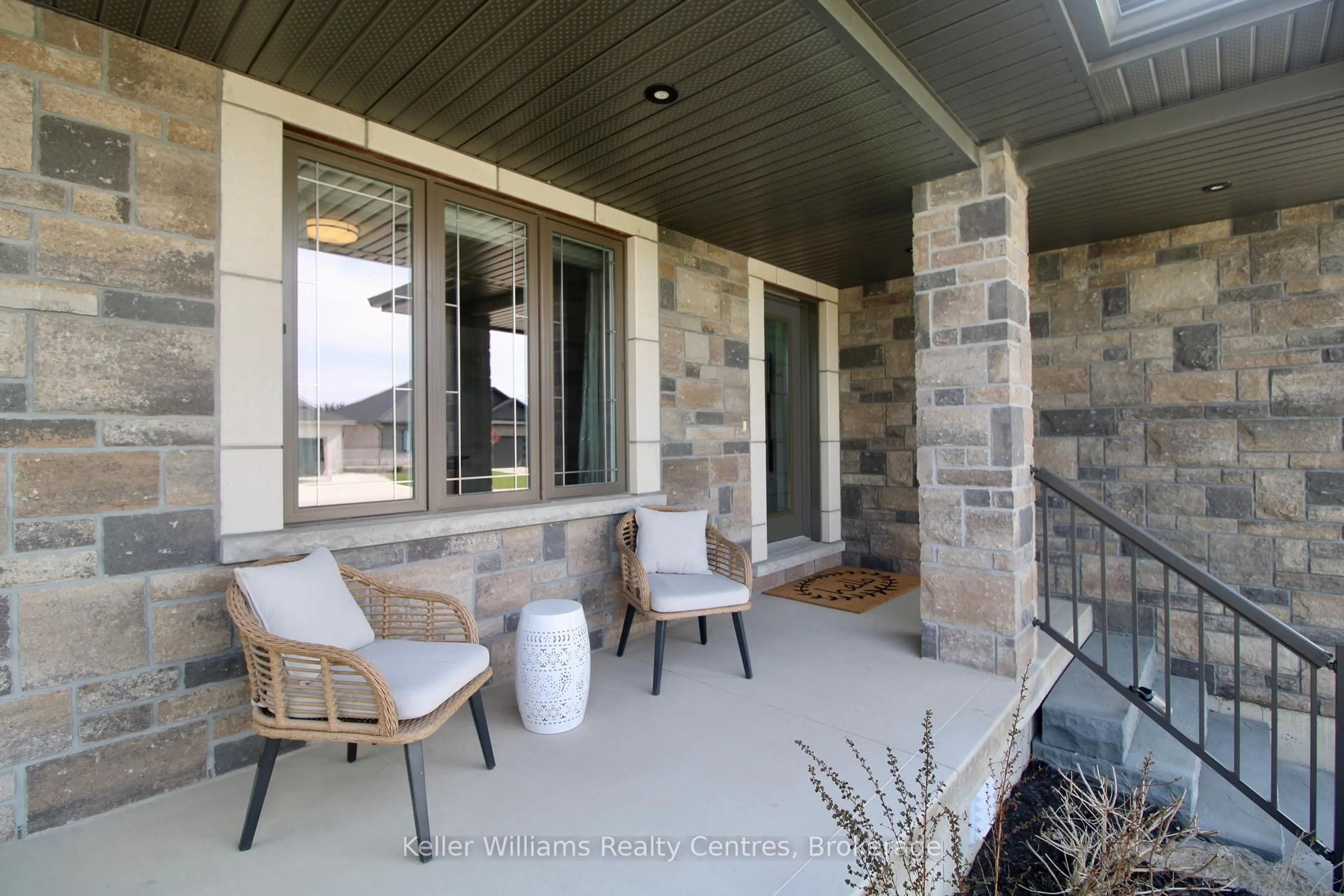 Patio, street for 113 Fourth St, Brockton Ontario N0G 2V0