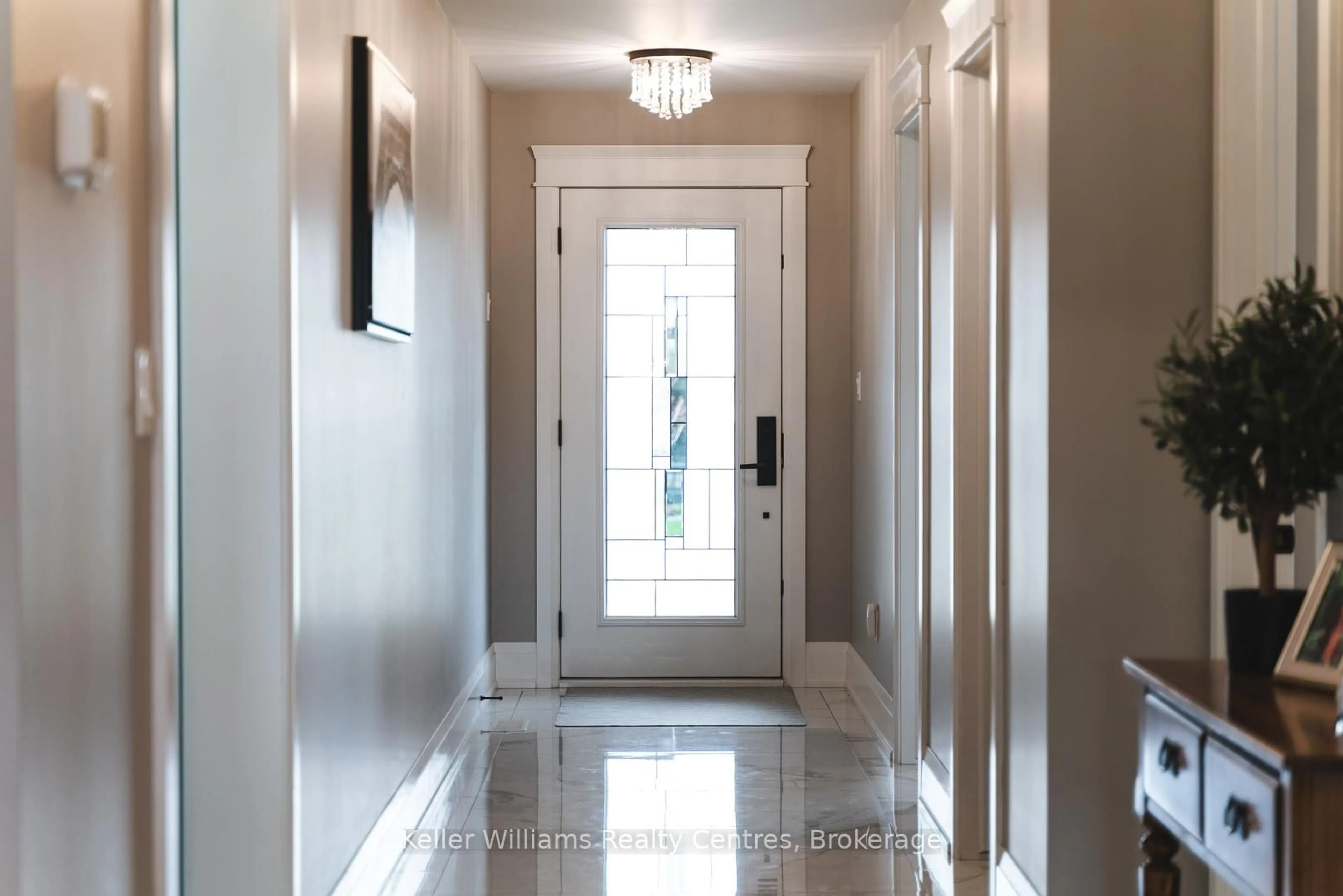 Indoor entryway for 113 Fourth St, Brockton Ontario N0G 2V0