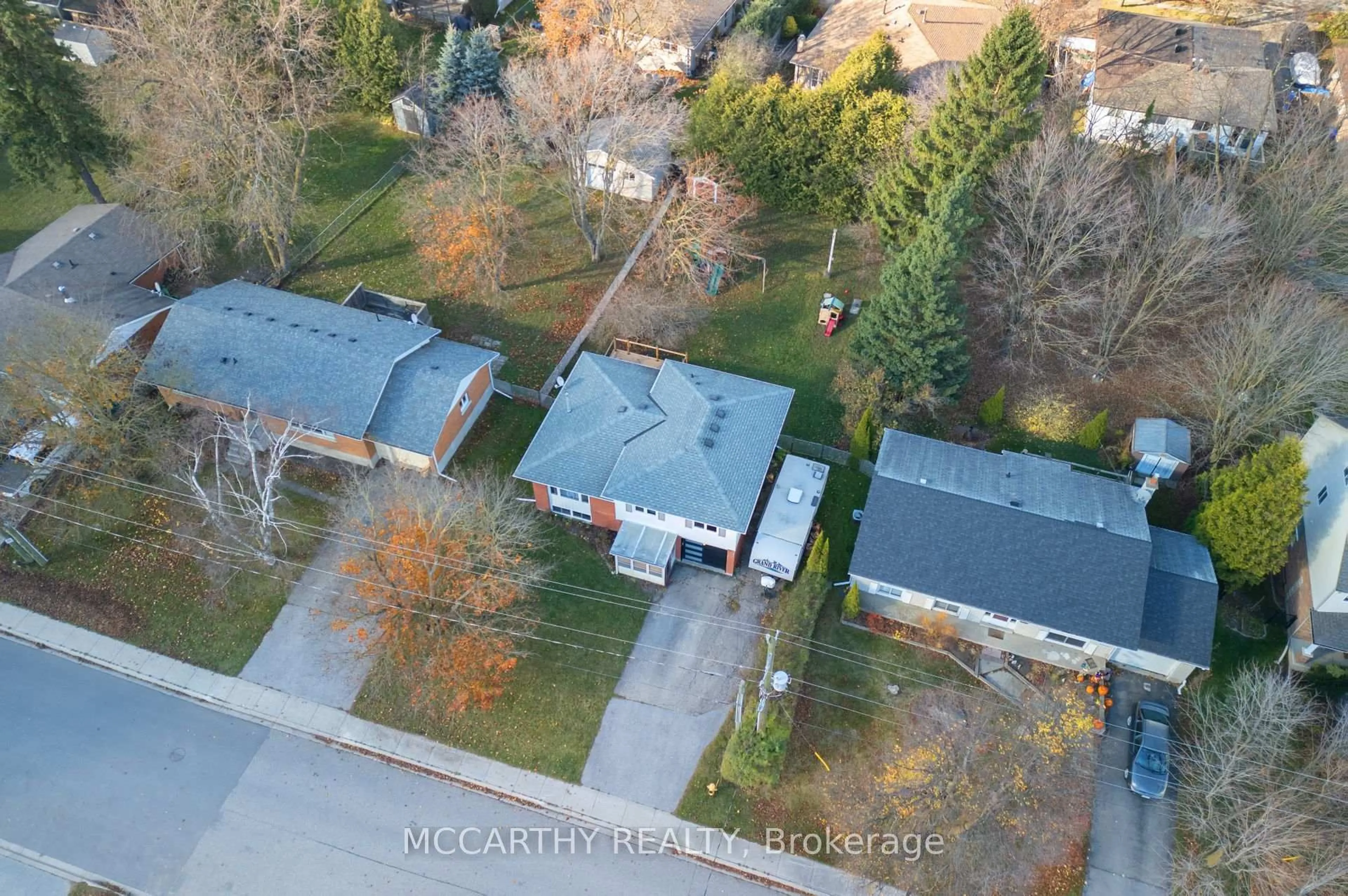 A pic from outside/outdoor area/front of a property/back of a property/a pic from drone, street for 130 Franklyn St, Shelburne Ontario L9V 2Y3