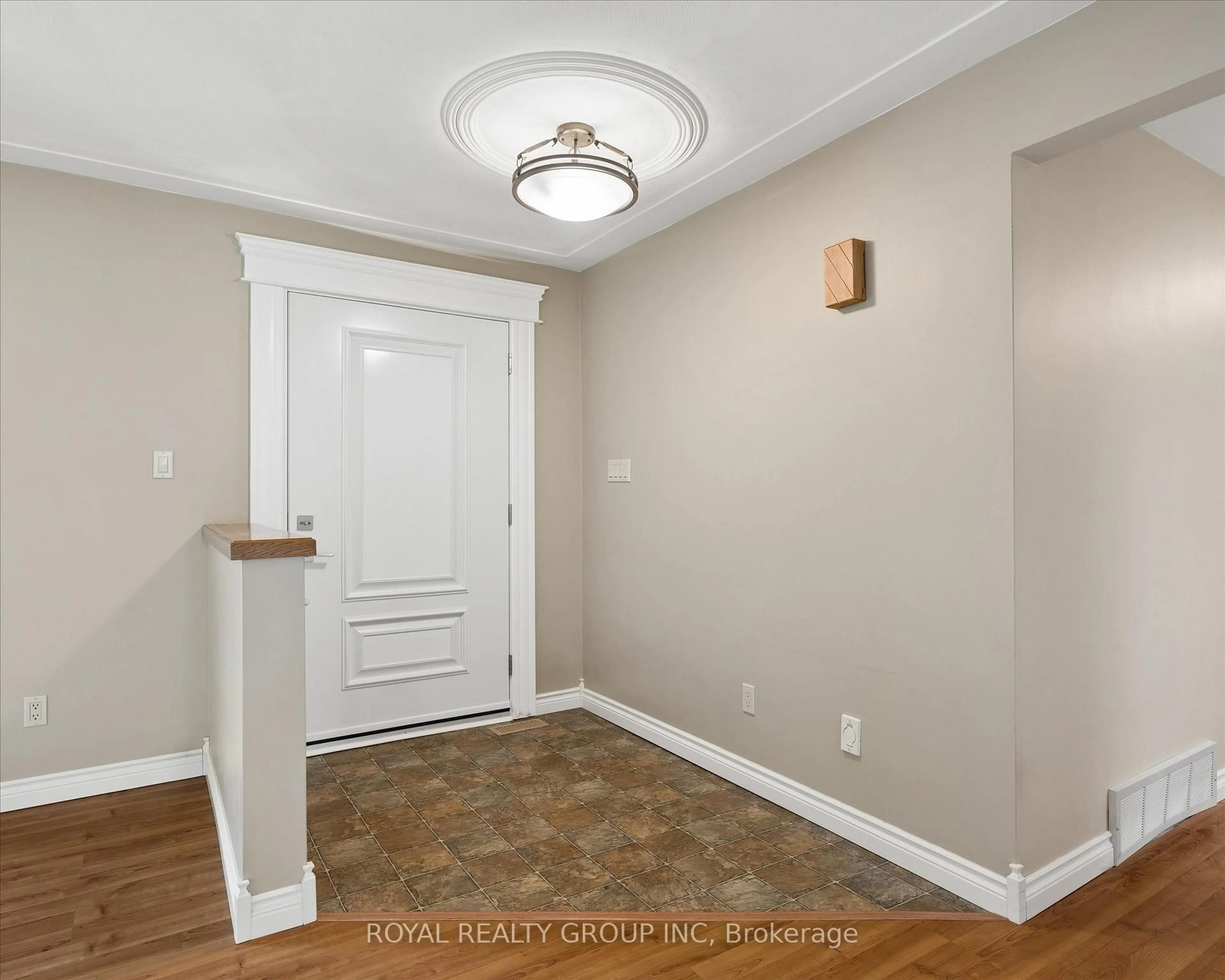 Indoor entryway for 28 Strauss Crt, Wilmot Ontario N0B 2L0