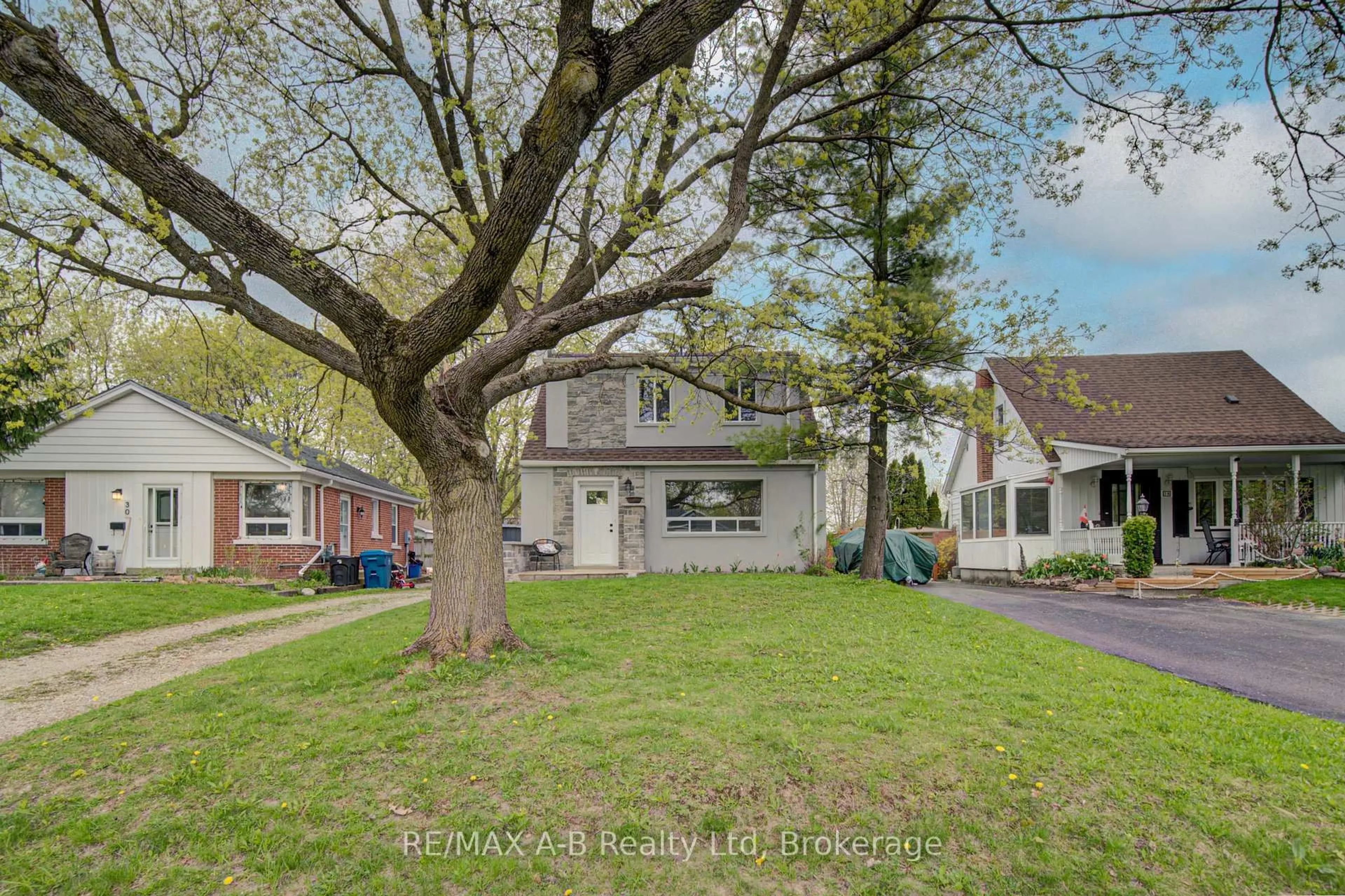 A pic from outside/outdoor area/front of a property/back of a property/a pic from drone, street for 34 Somerset St, Stratford Ontario N5A 6K1