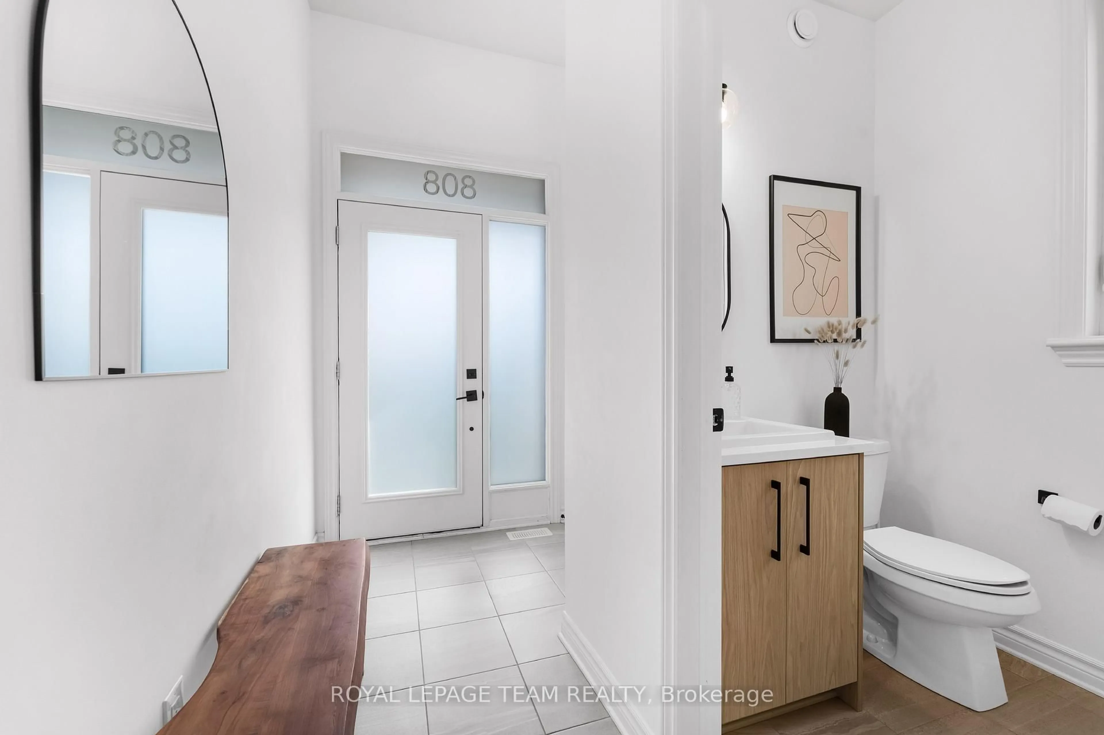 Indoor entryway for 808 Chipping Circ, Ottawa Ontario K4M 0E7