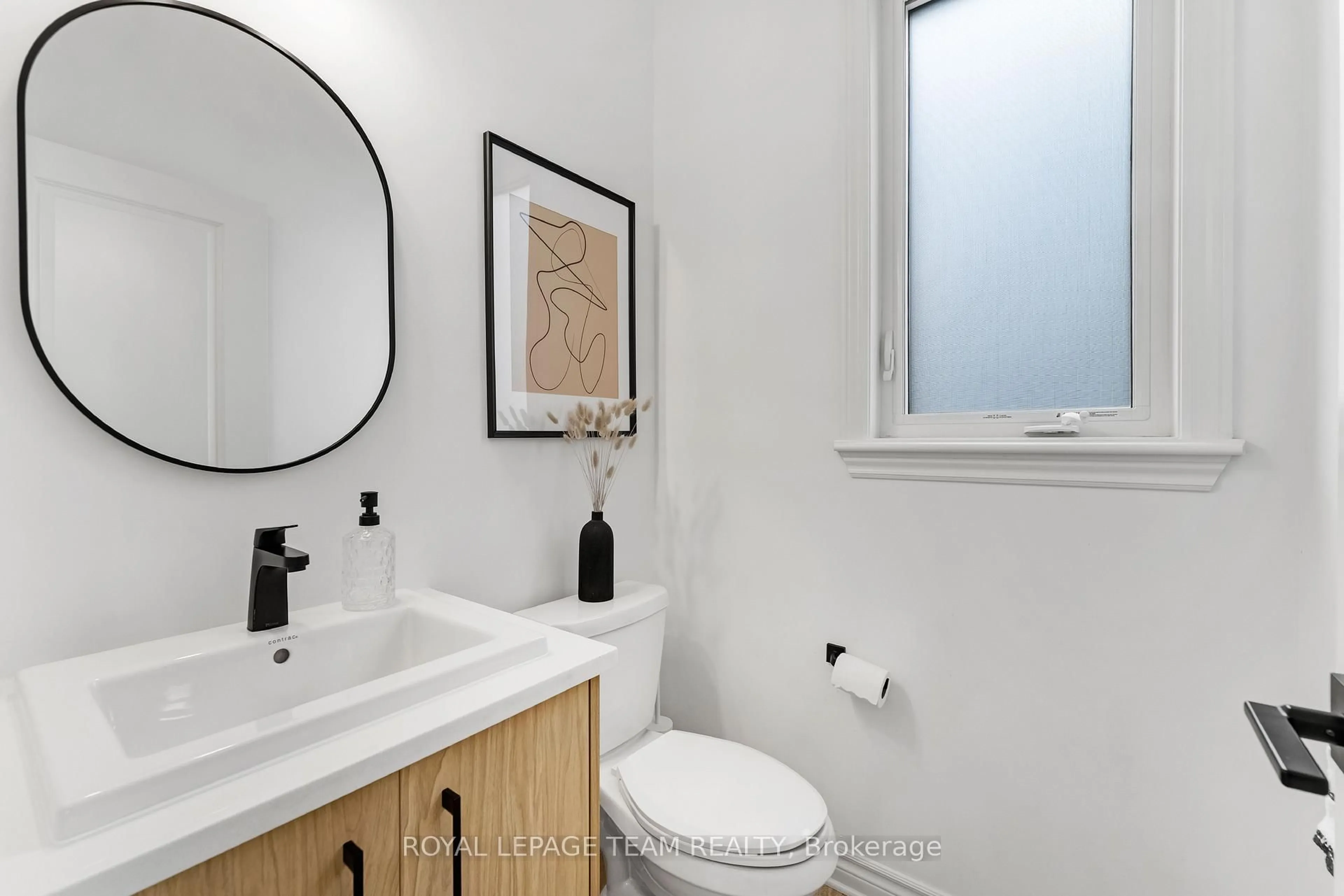 Standard bathroom, ceramic/tile floor for 808 Chipping Circ, Ottawa Ontario K4M 0E7
