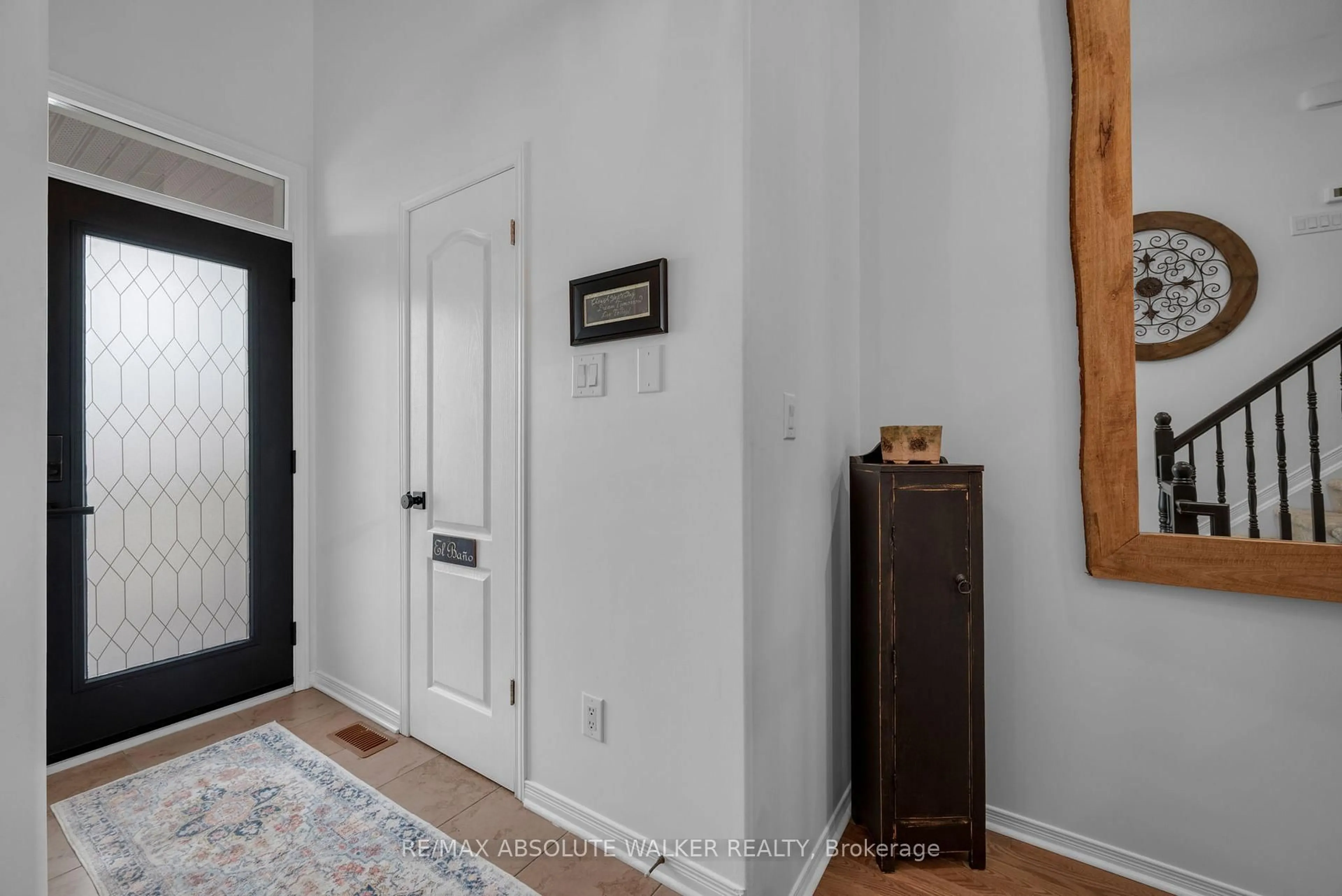 Indoor entryway for 279 Parkrose Private, Ottawa Ontario K4A 0N8
