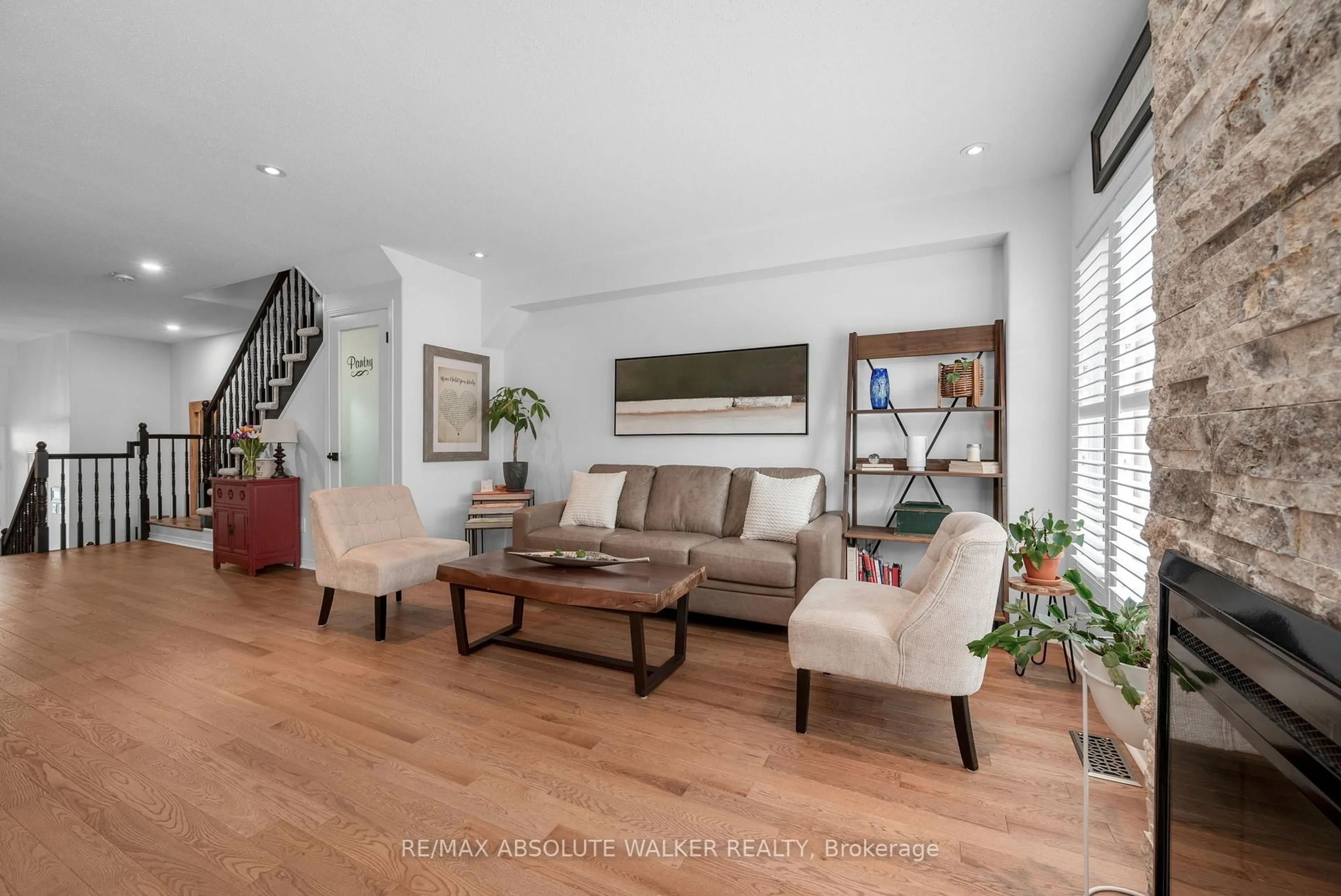 Living room with furniture, wood/laminate floor for 279 Parkrose Private, Ottawa Ontario K4A 0N8