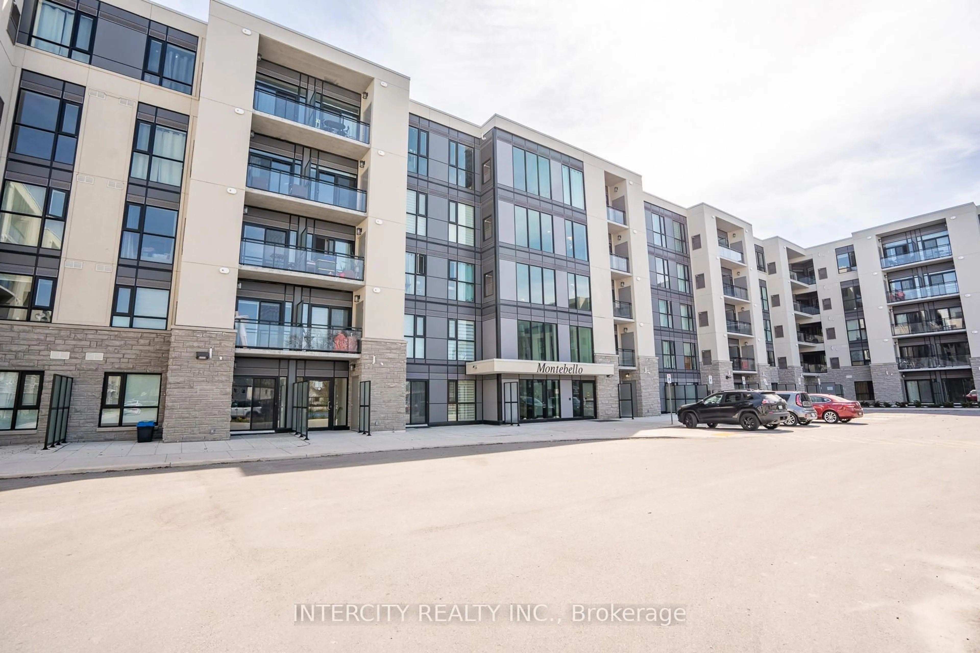 Indoor foyer for 50 Herrick Ave #327, St. Catharines Ontario L2P 2T9