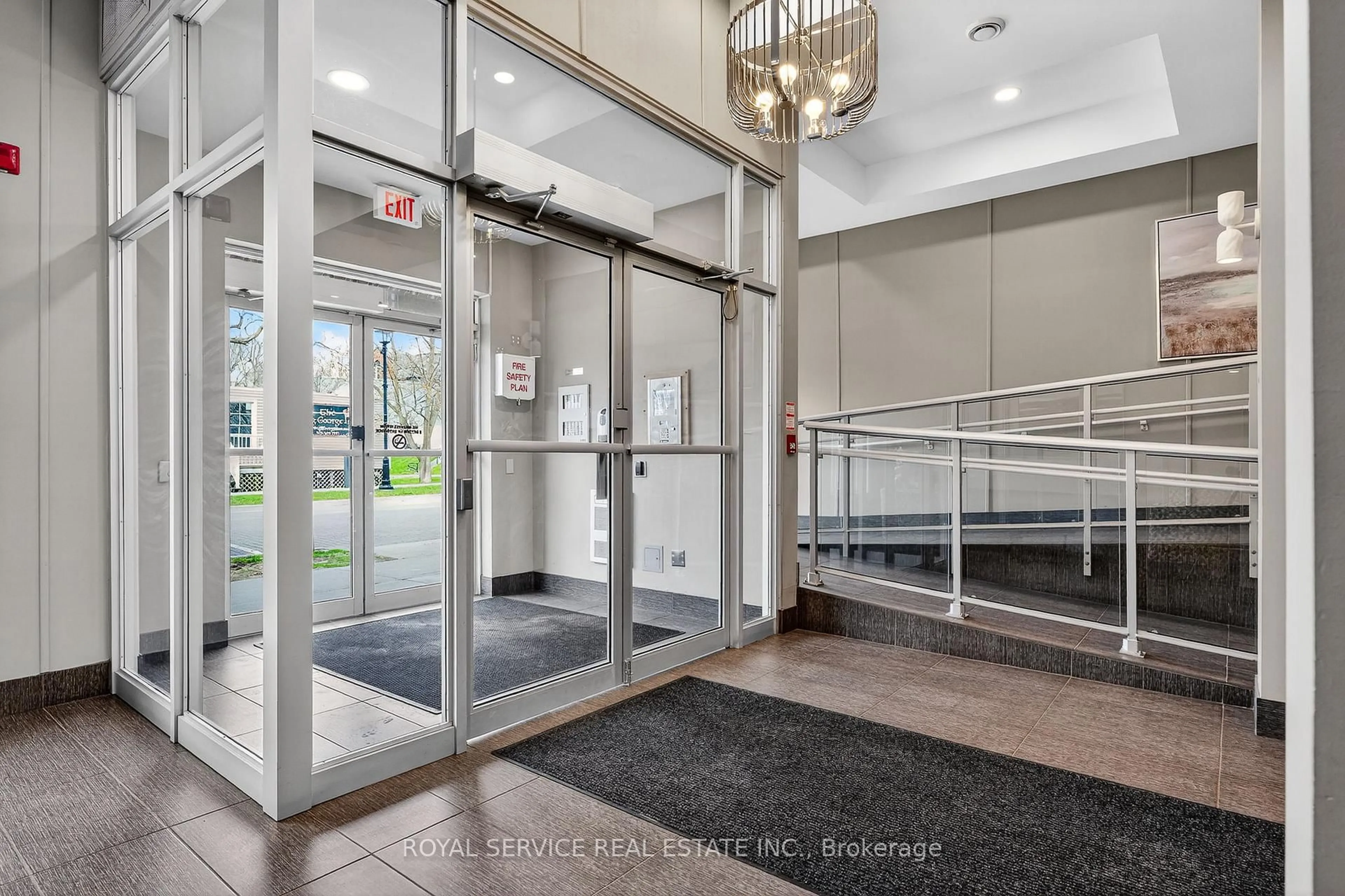 Indoor foyer for 148 Third St #206, Cobourg Ontario K9A 5X2