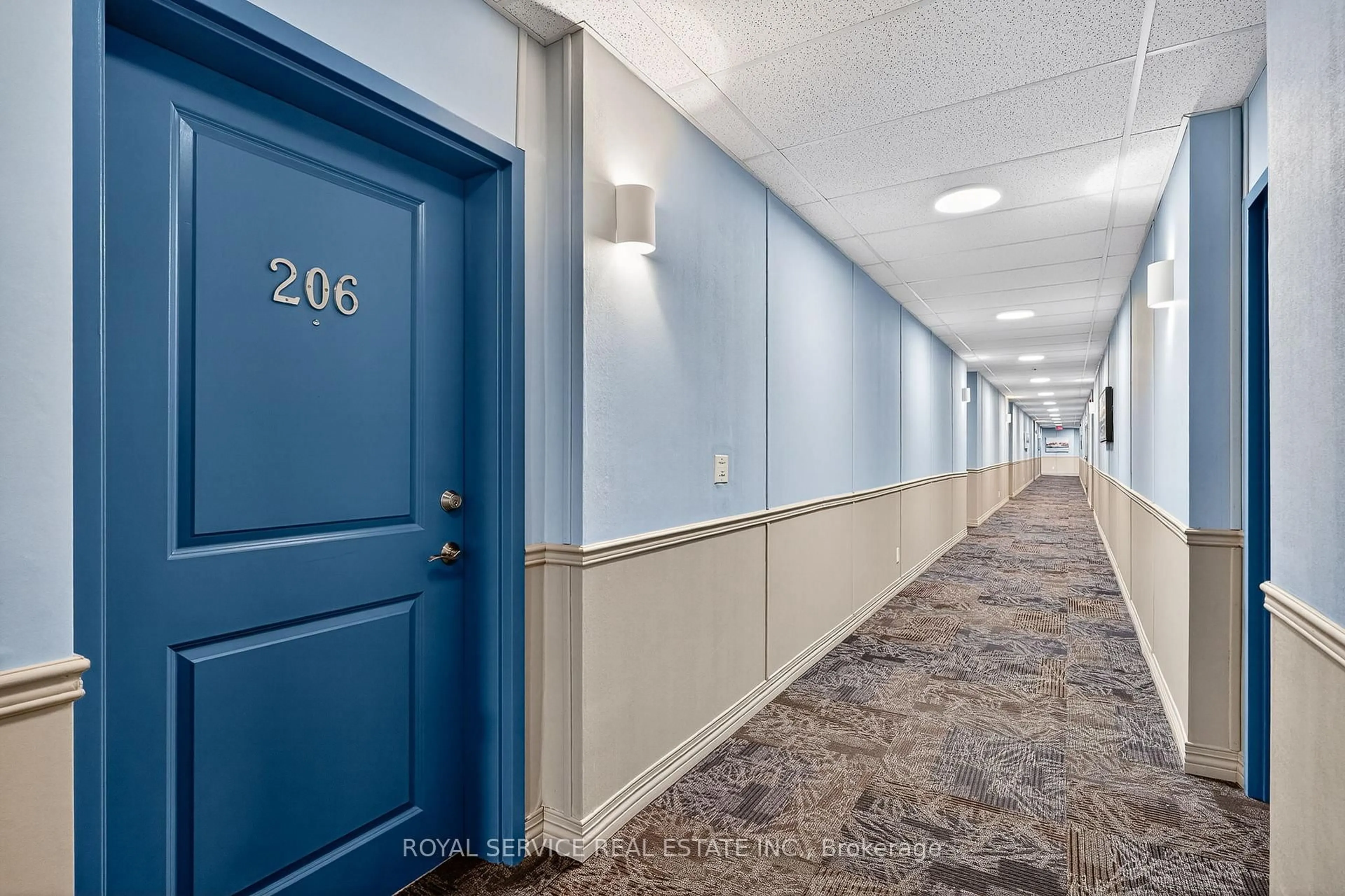 Indoor foyer for 148 Third St #206, Cobourg Ontario K9A 5X2