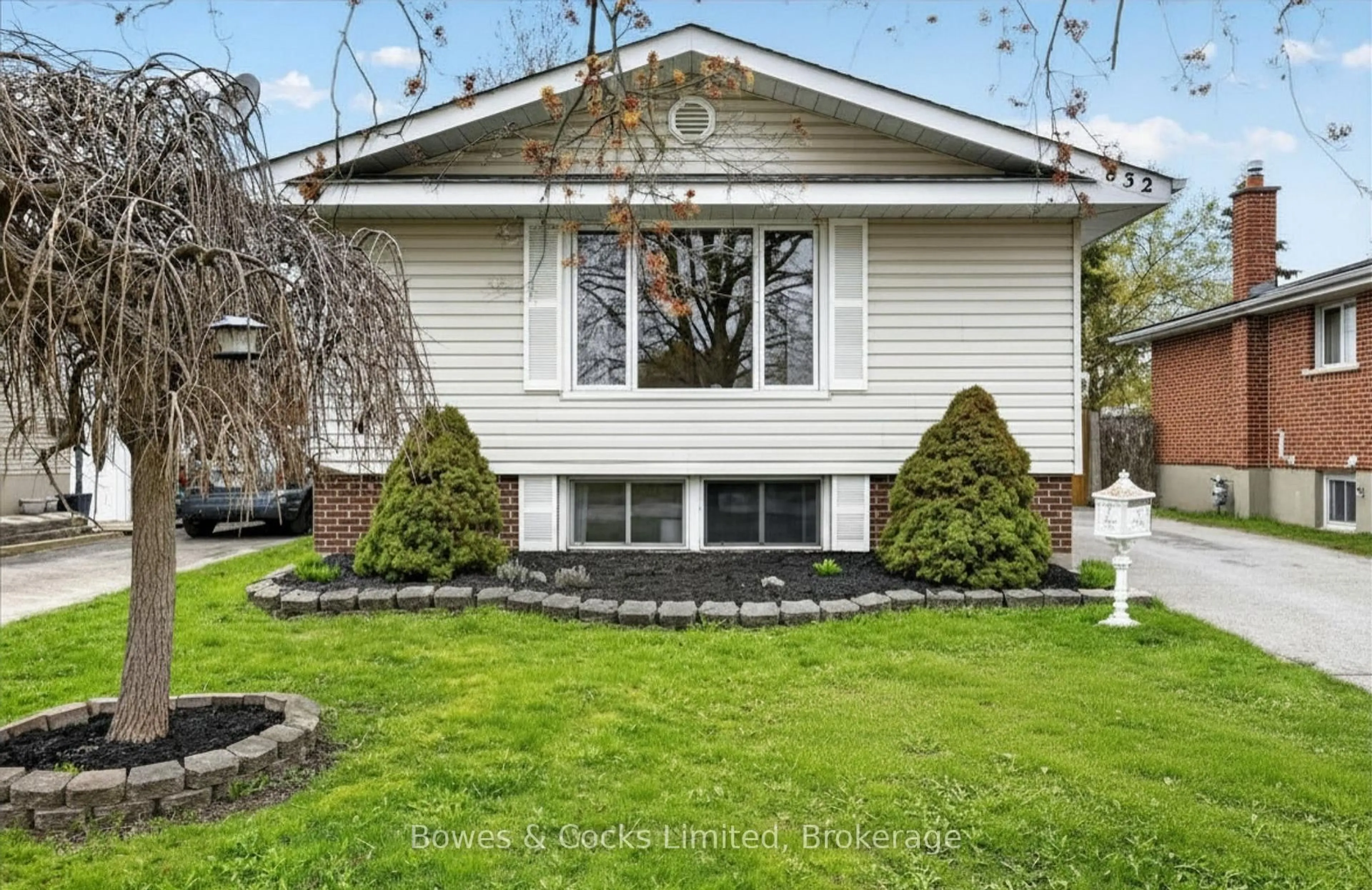 Home with vinyl exterior material, street for 832 Cameron St, Peterborough Ontario K9J 4A3