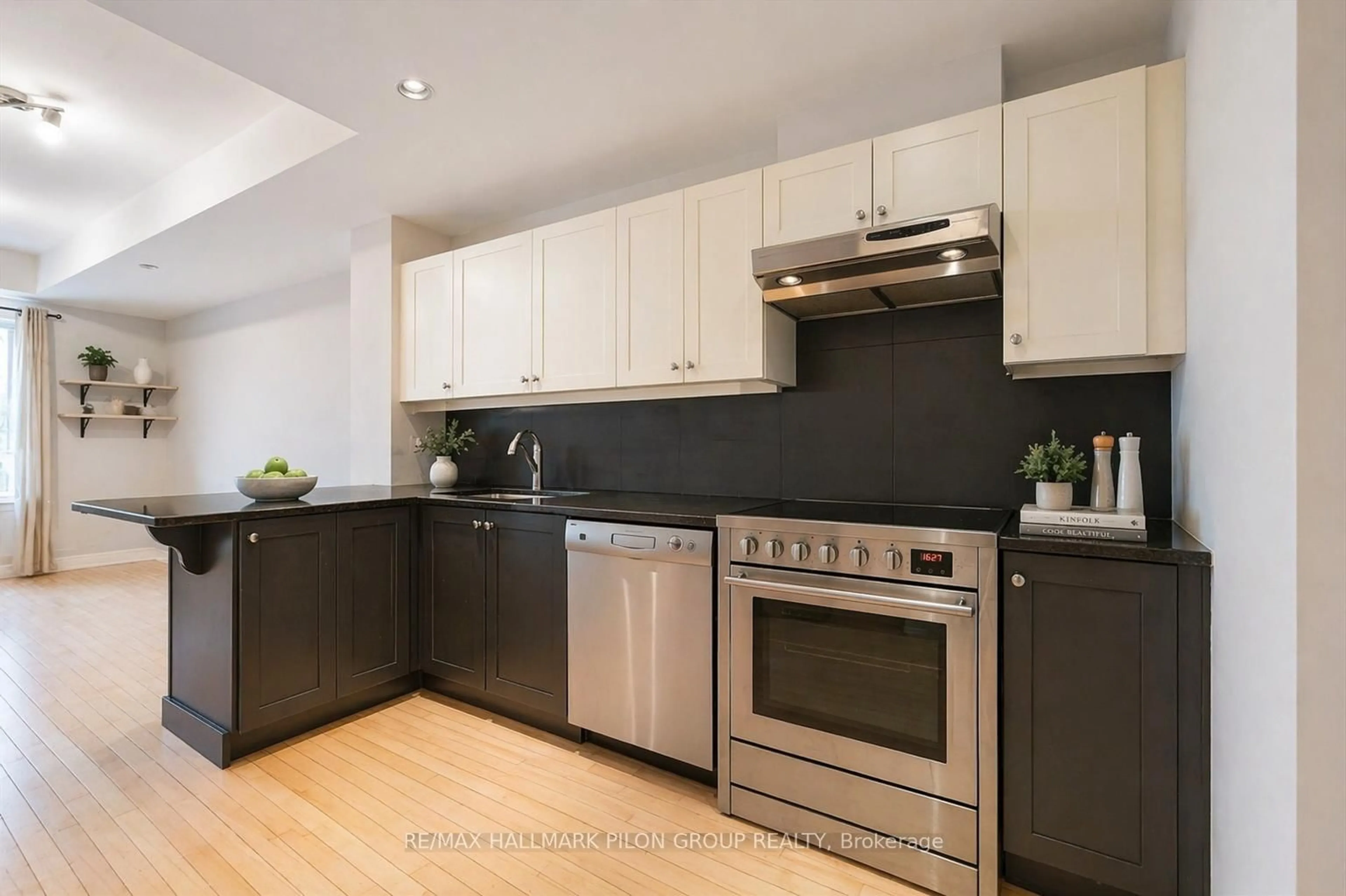 Unknown for 950 Marguerite Ave #109, Ottawa Ontario K1K 3T8