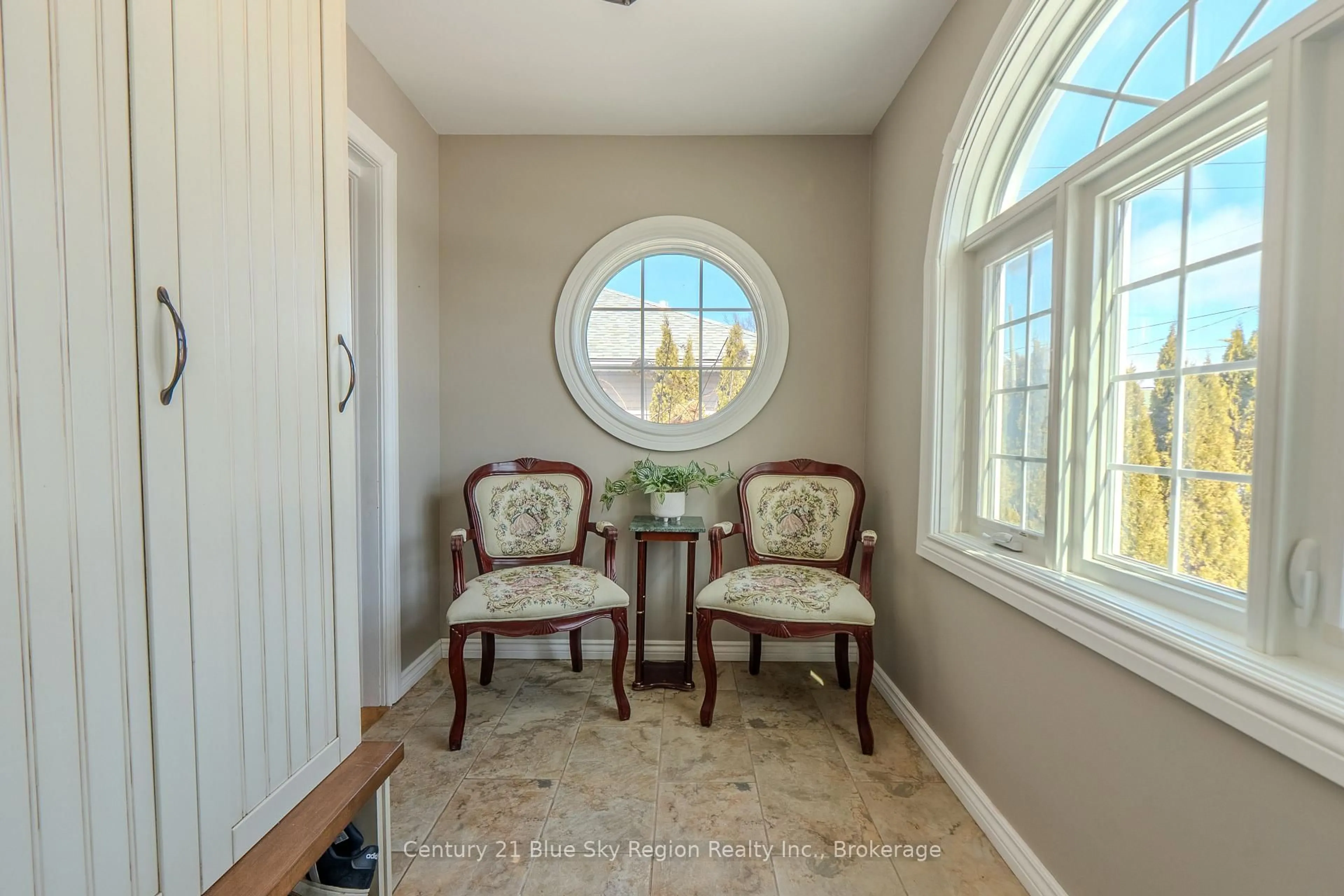 Indoor entryway for 137 Whitney Ave, North Bay Ontario P1A 1Y7