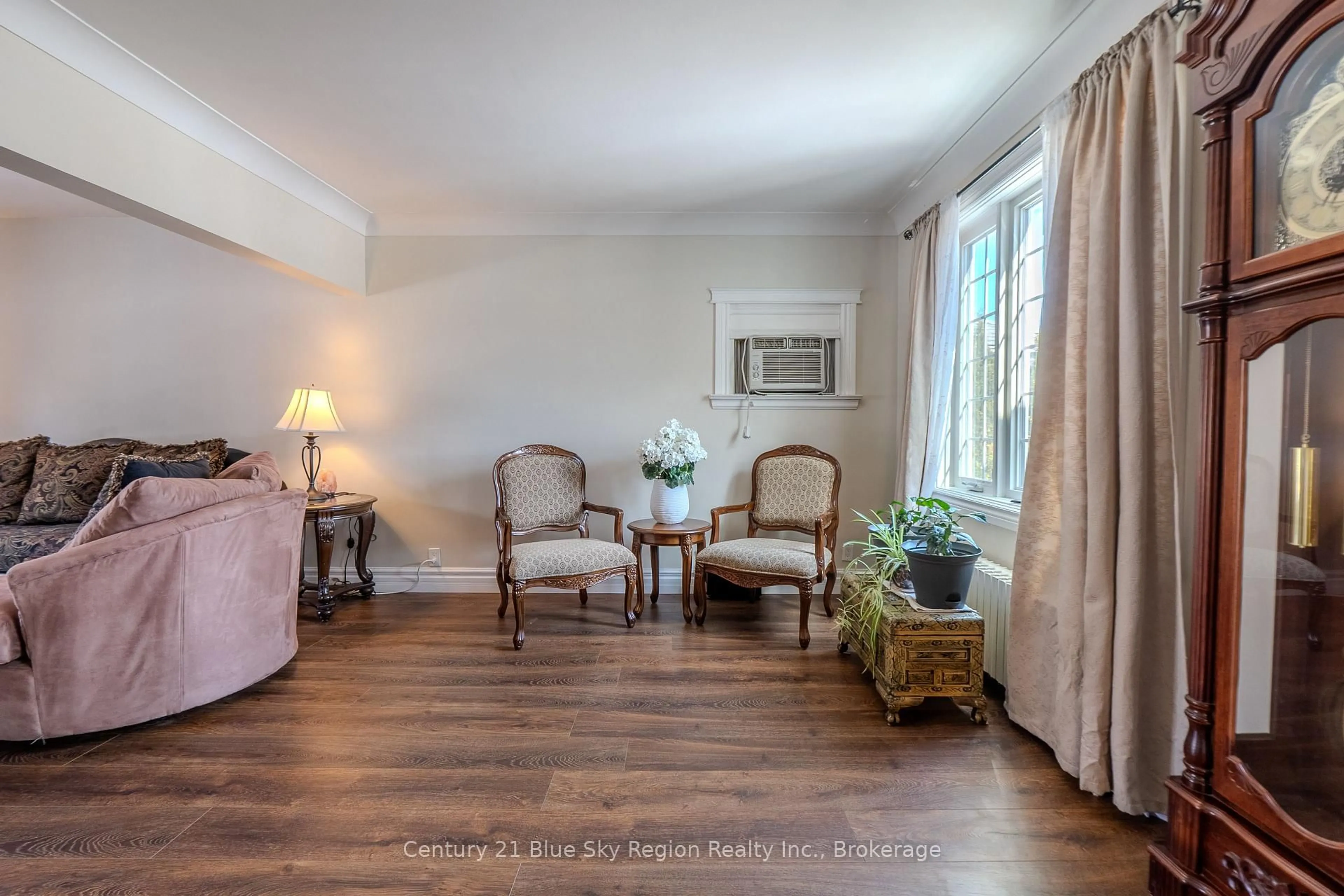 Living room with furniture, unknown for 137 Whitney Ave, North Bay Ontario P1A 1Y7