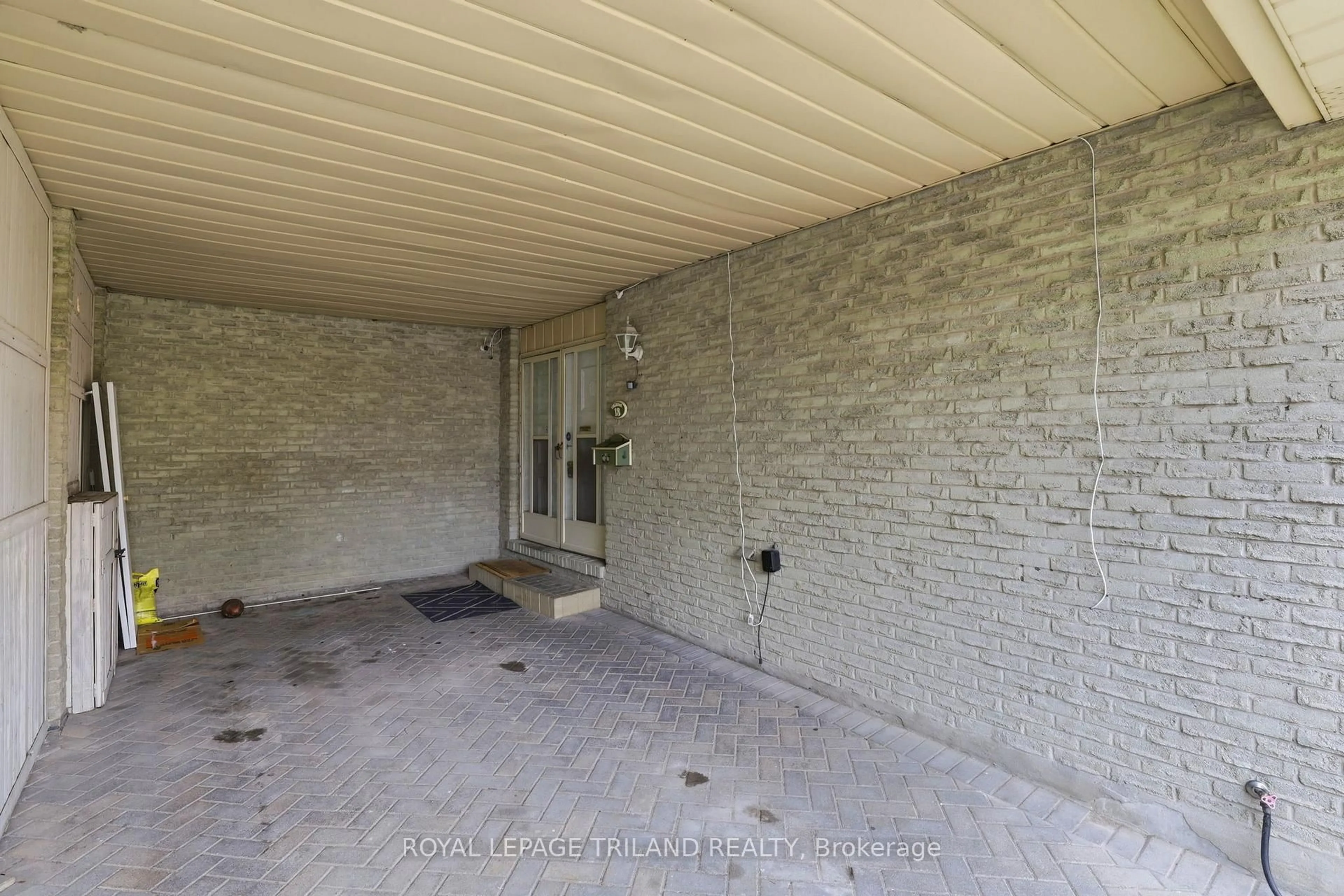 Unknown for 18 Tumbleweed Cres, London South Ontario N6E 2N7