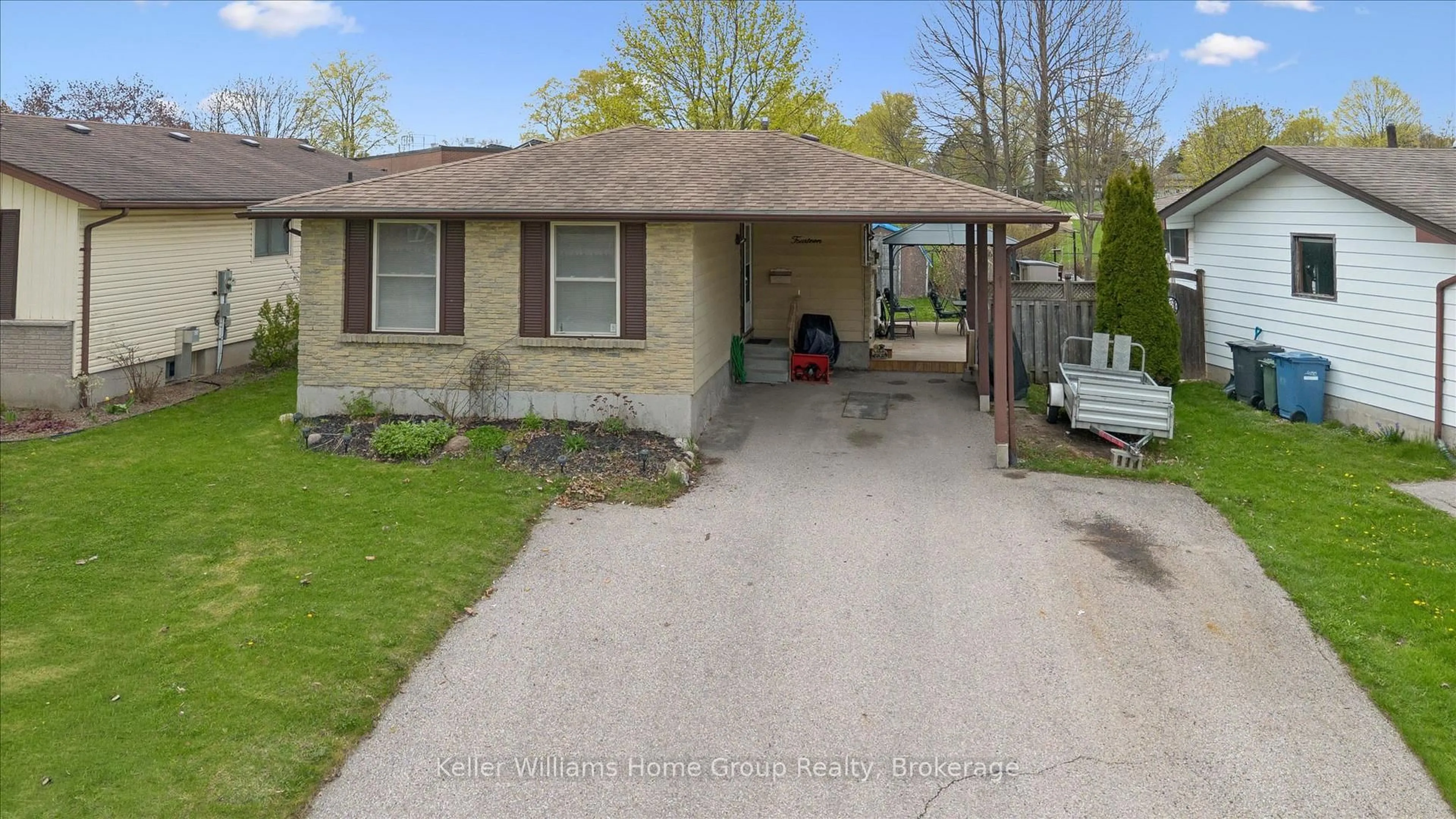 A pic from outside/outdoor area/front of a property/back of a property/a pic from drone, street for 14 Muskoka Dr, Guelph Ontario N1E 3M7
