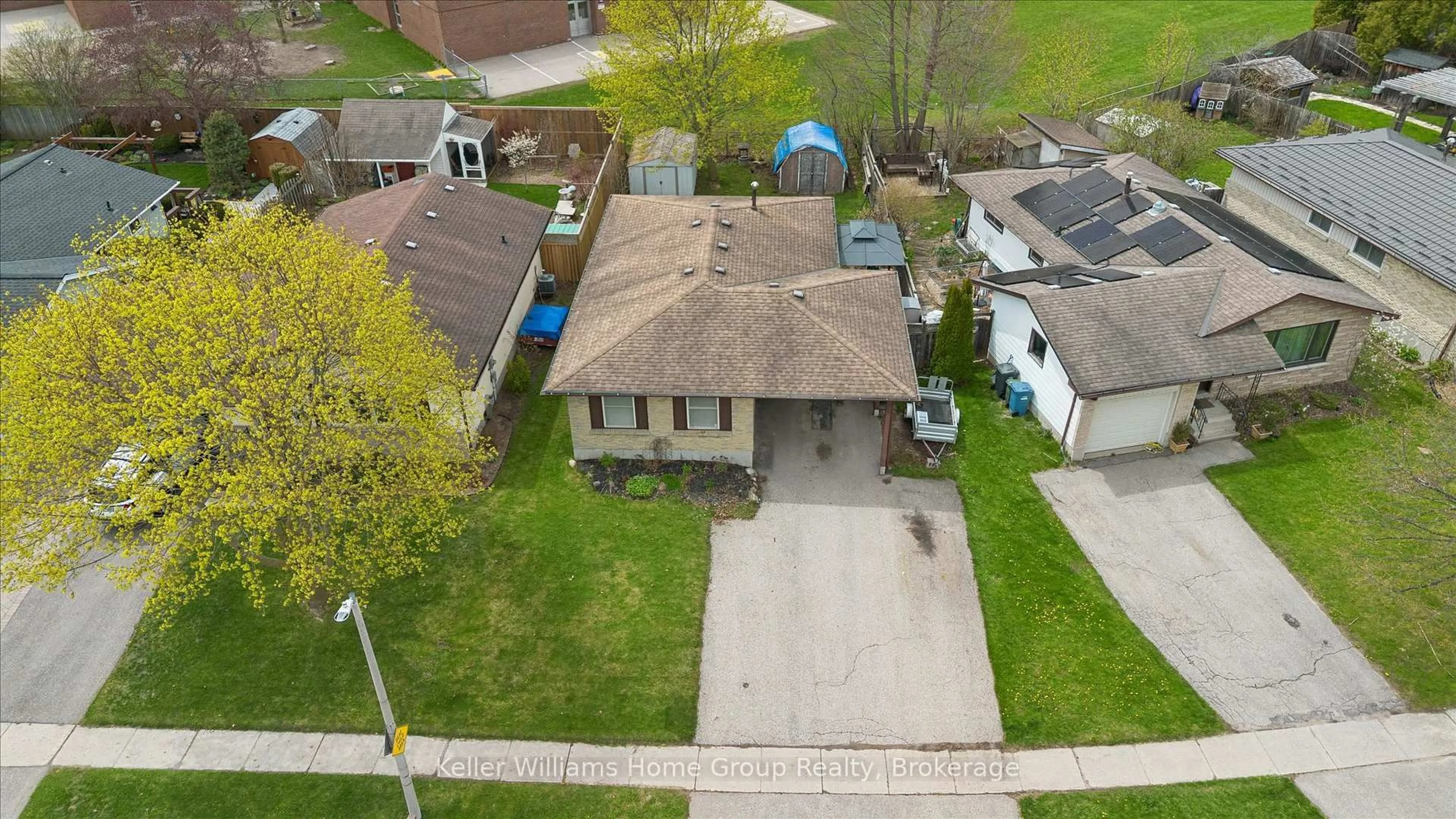 A pic from outside/outdoor area/front of a property/back of a property/a pic from drone, street for 14 Muskoka Dr, Guelph Ontario N1E 3M7