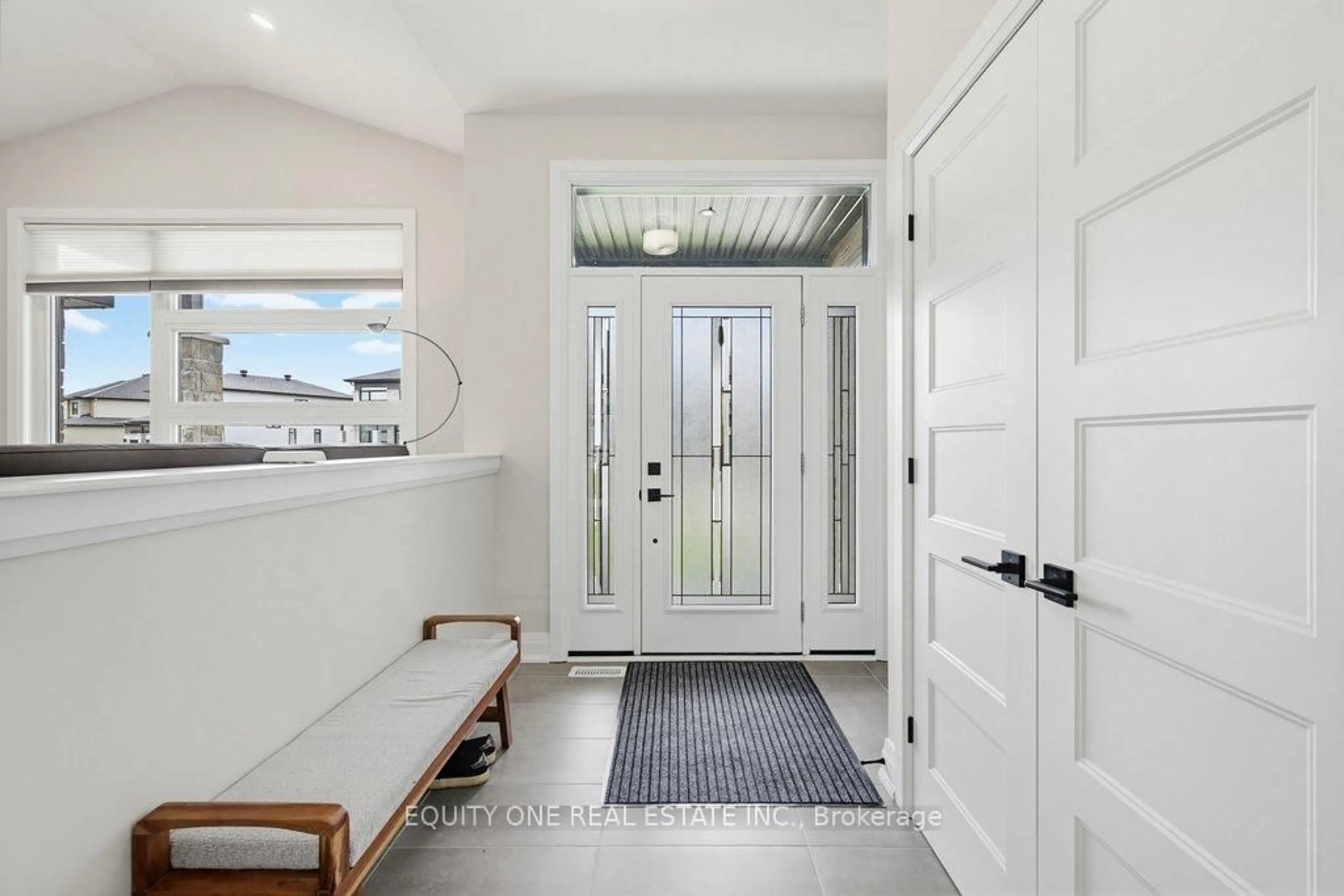 Indoor entryway for 645 Conservation St, Casselman Ontario K0A 1M0