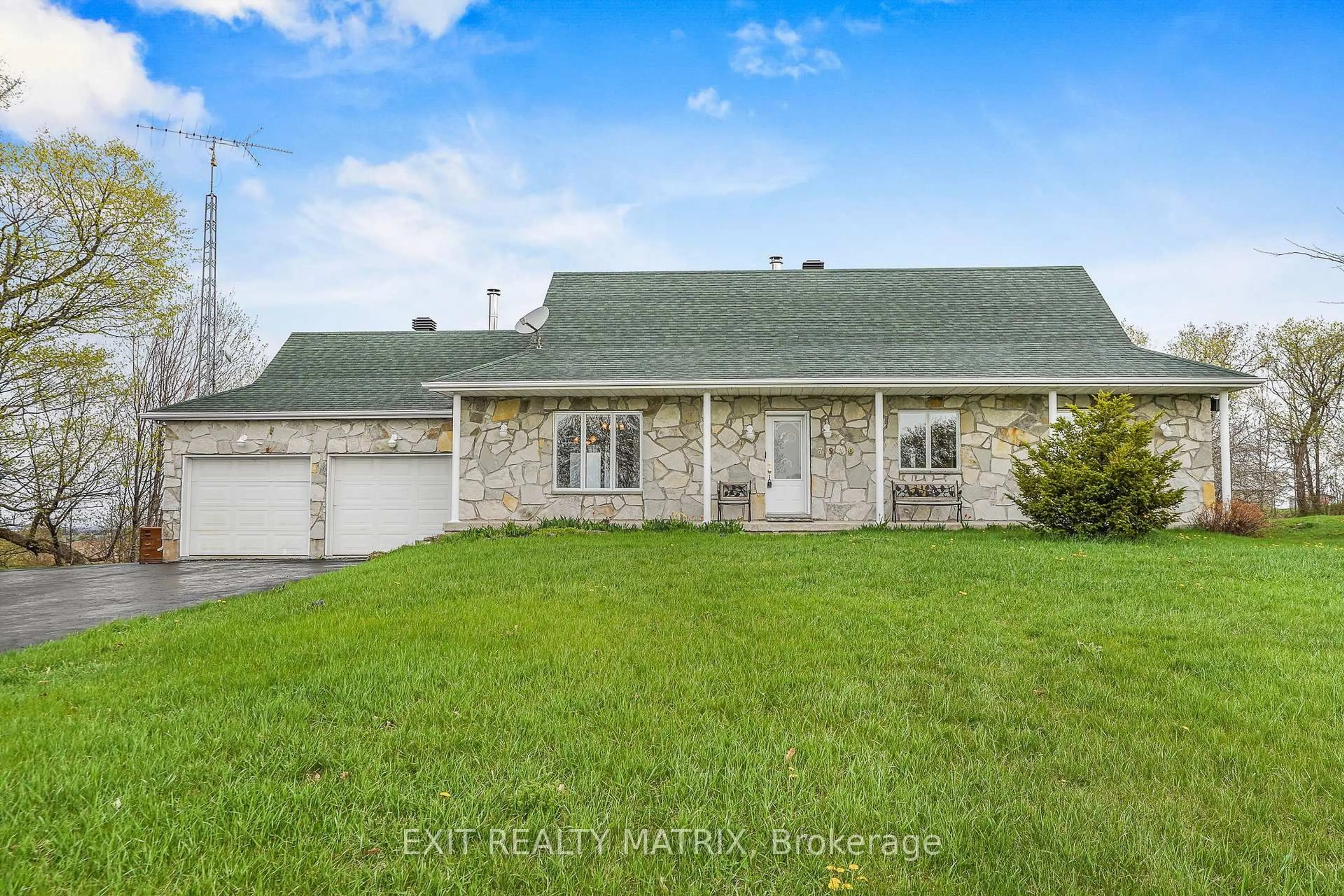 Home with vinyl exterior material, street for 7930 Arthur Lavigne St, East Hawkesbury Ontario K0B 1M0